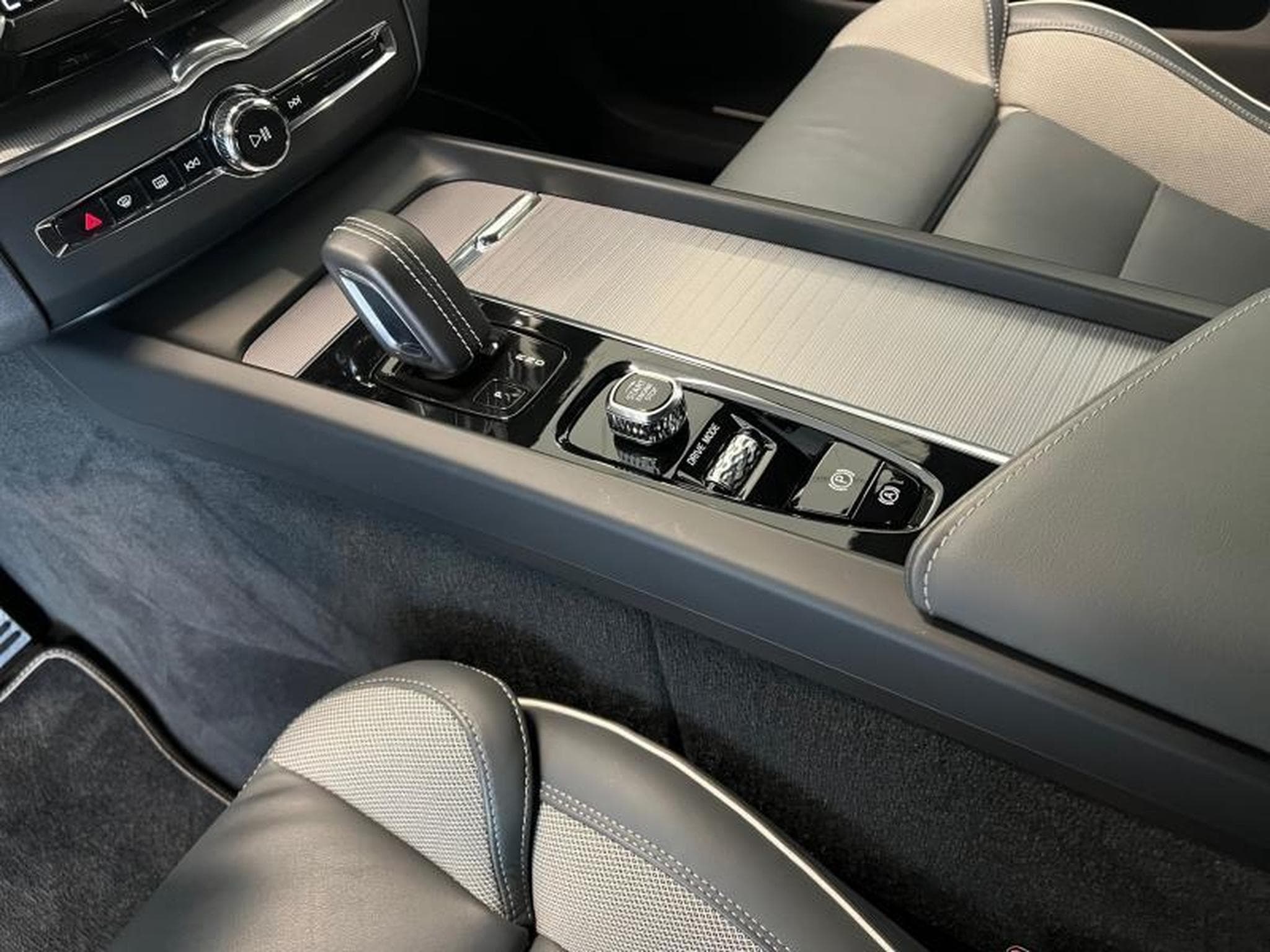 Volvo XC60 R-Design (2020) - Photo 8