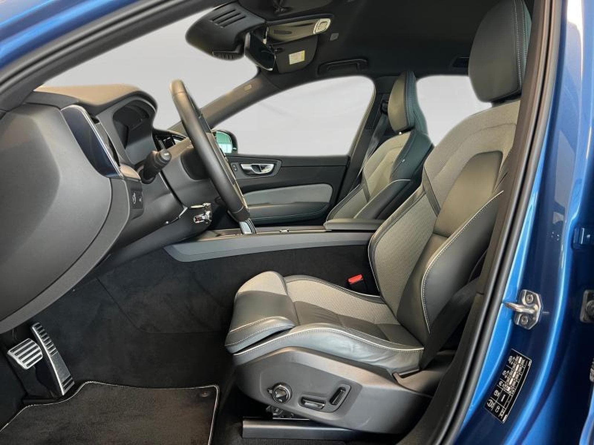 Volvo XC60 R-Design (2020) - Photo 9