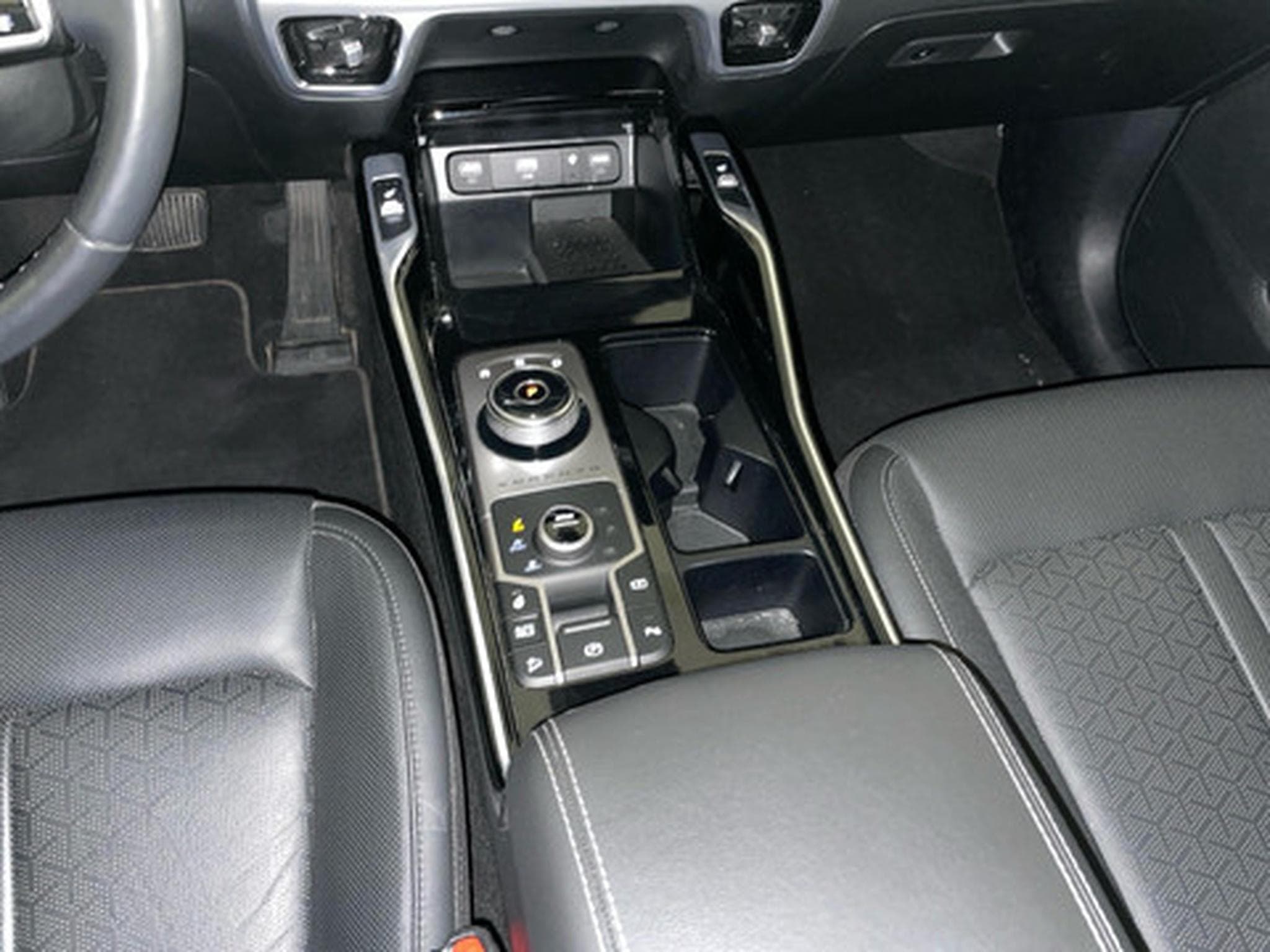 Kia Sorento Pace 1.6 PHEV 4WD AT (2026) - Photo 10