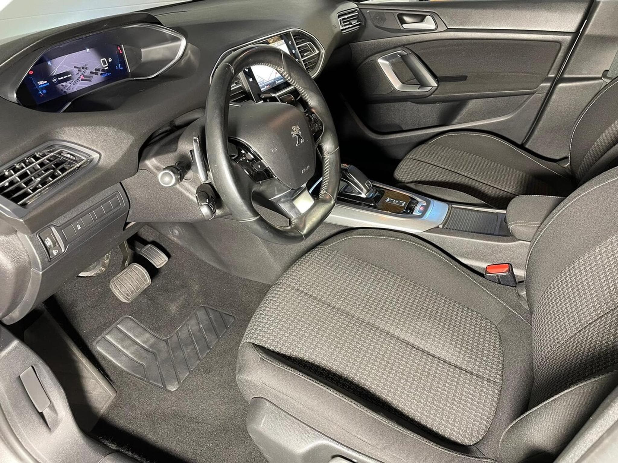 Peugeot 308 SW 1.5 BlueHDI 130 ALLURE EAT8 GPS BLUETOOTH (2020) - Photo 9