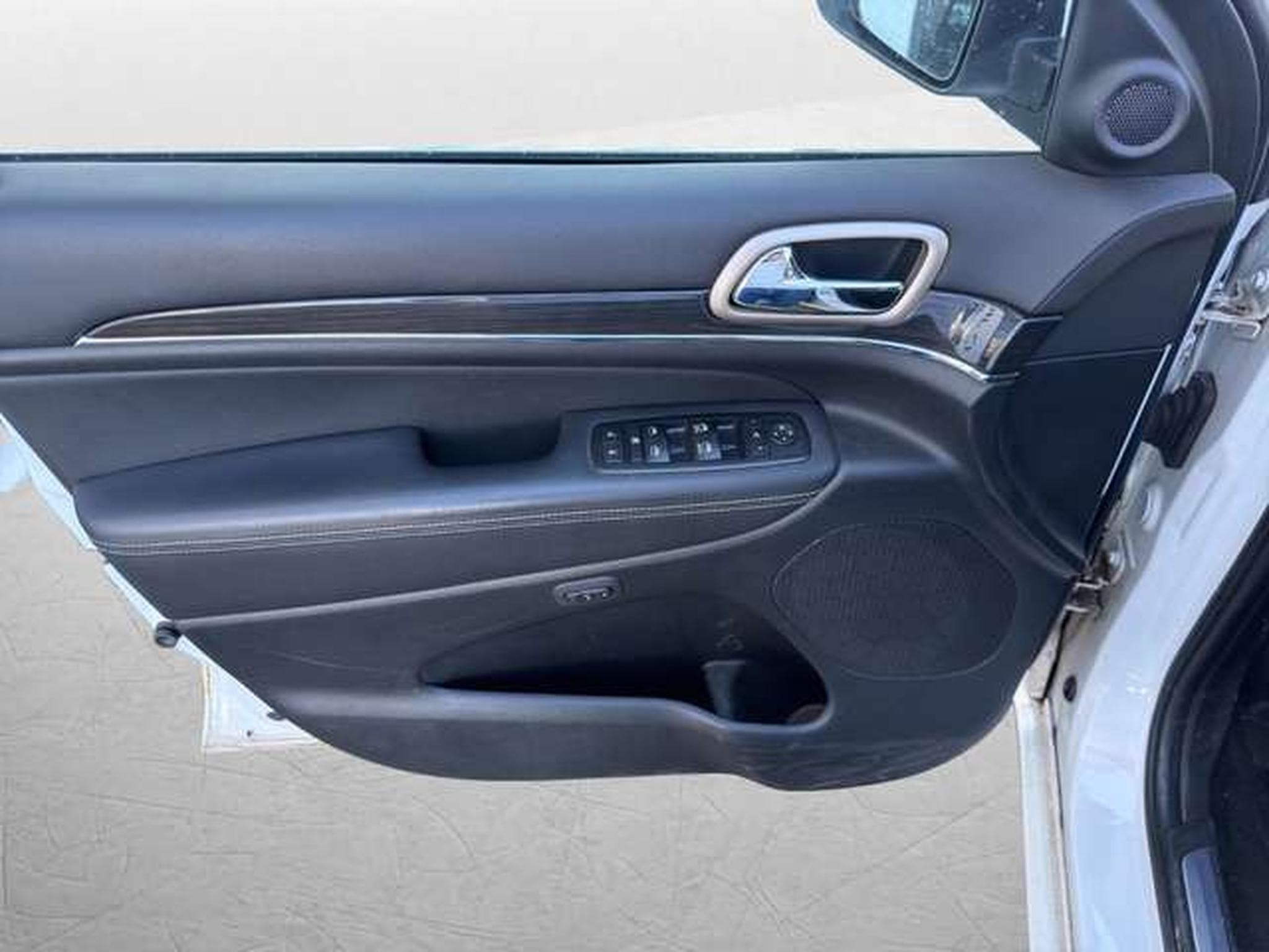 Jeep Cherokee 3.0 CRD Overland/AHK (2014) - Photo 12