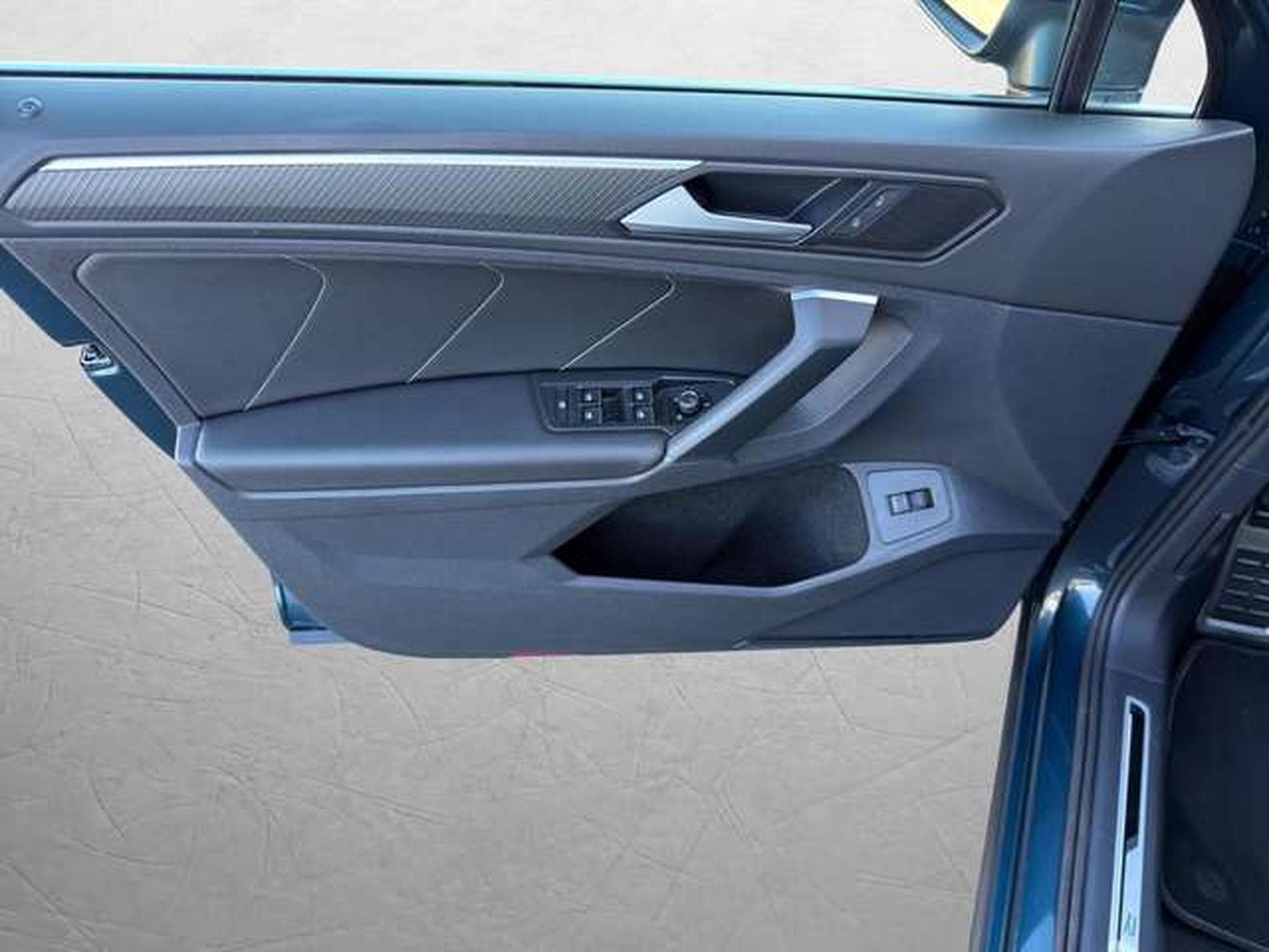 VW Tiguan R-Line 4Motion/Pano/Matrix/AHK/Side-Assis (2023) - Photo 12