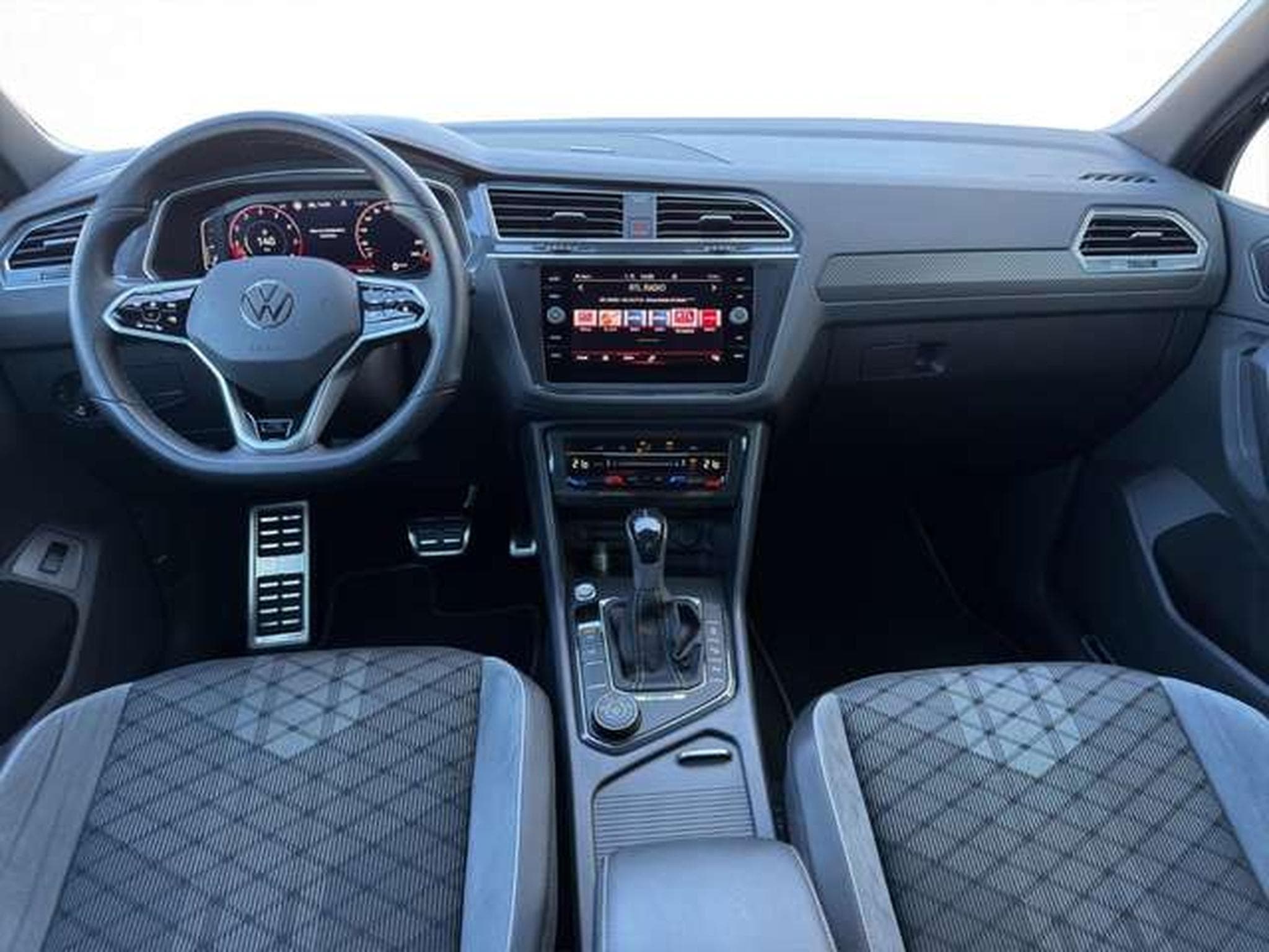 VW Tiguan R-Line 4Motion/Pano/Matrix/AHK/Side-Assis (2023) - Photo 14