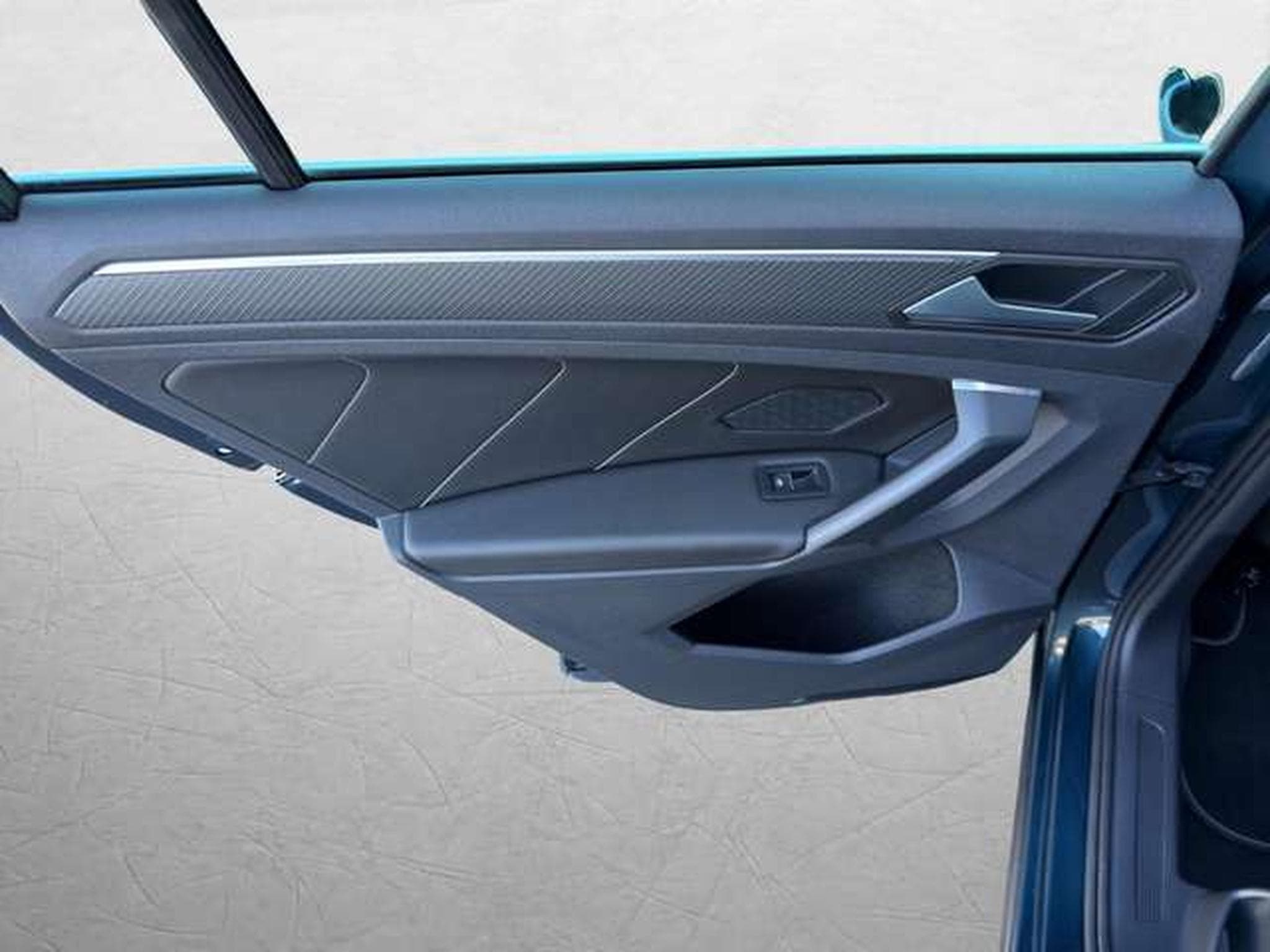 VW Tiguan R-Line 4Motion/Pano/Matrix/AHK/Side-Assis (2023) - Photo 17