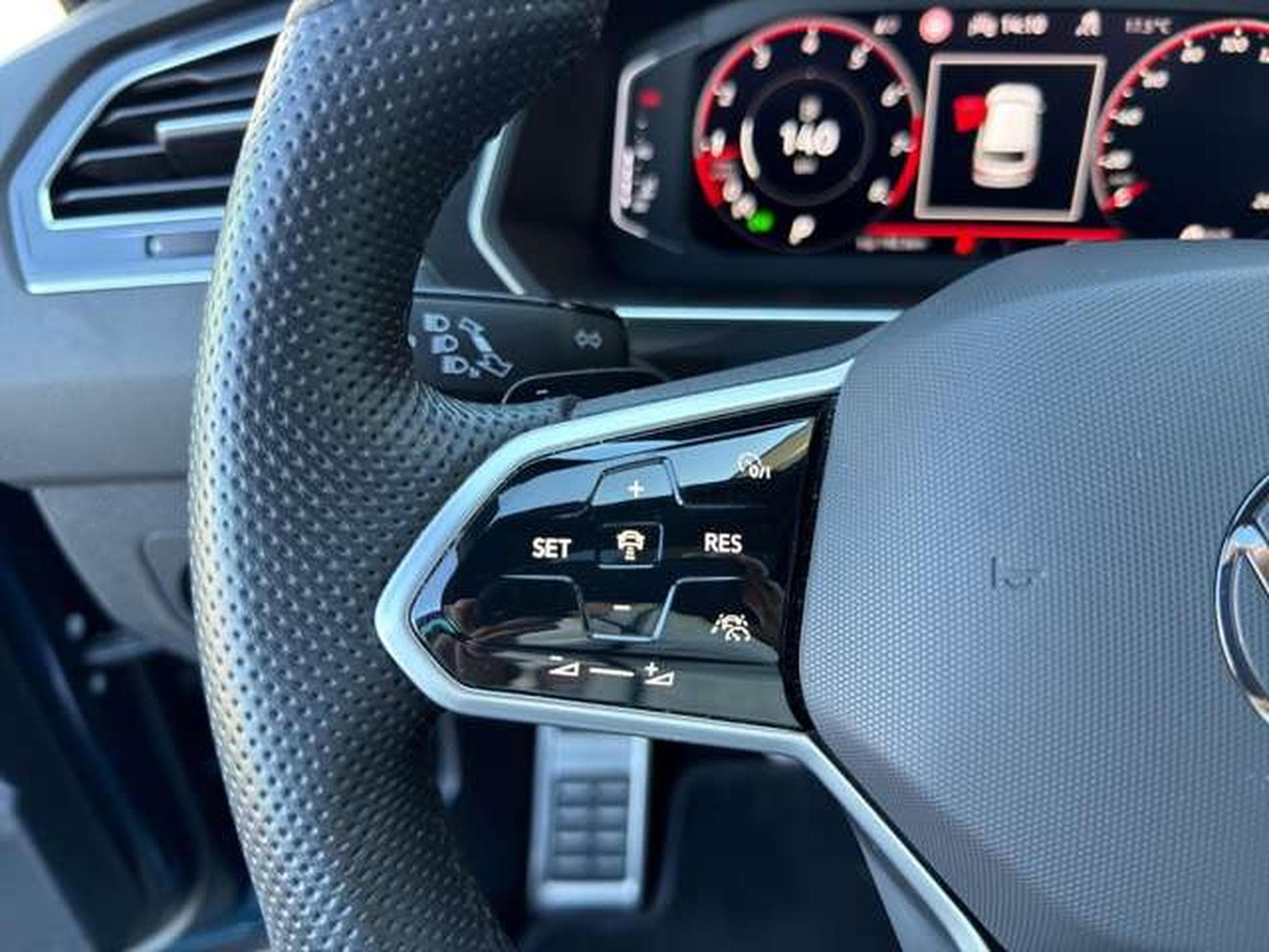 VW Tiguan R-Line 4Motion/Pano/Matrix/AHK/Side-Assis (2023) - Photo 29