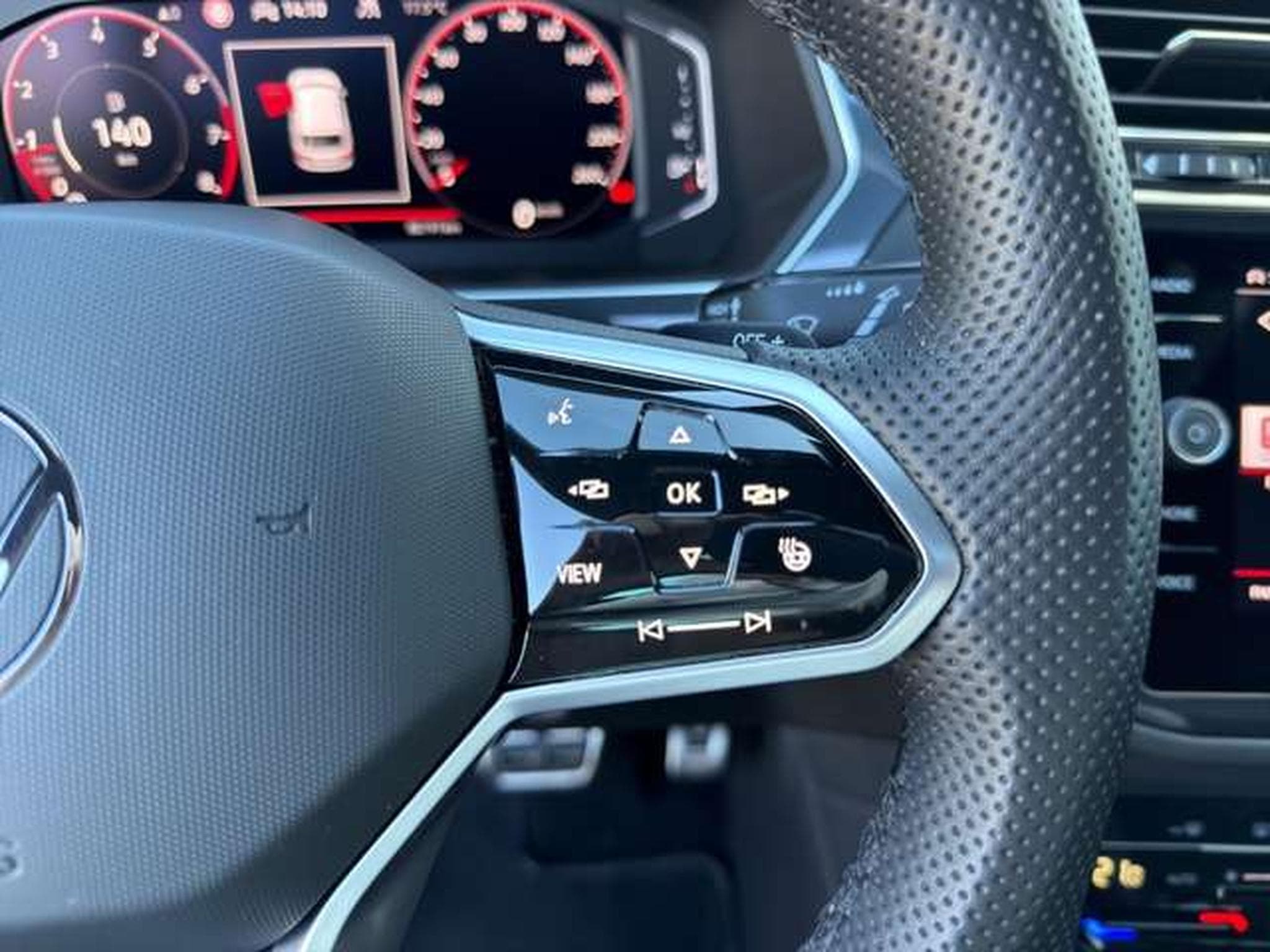 VW Tiguan R-Line 4Motion/Pano/Matrix/AHK/Side-Assis (2023) - Photo 30