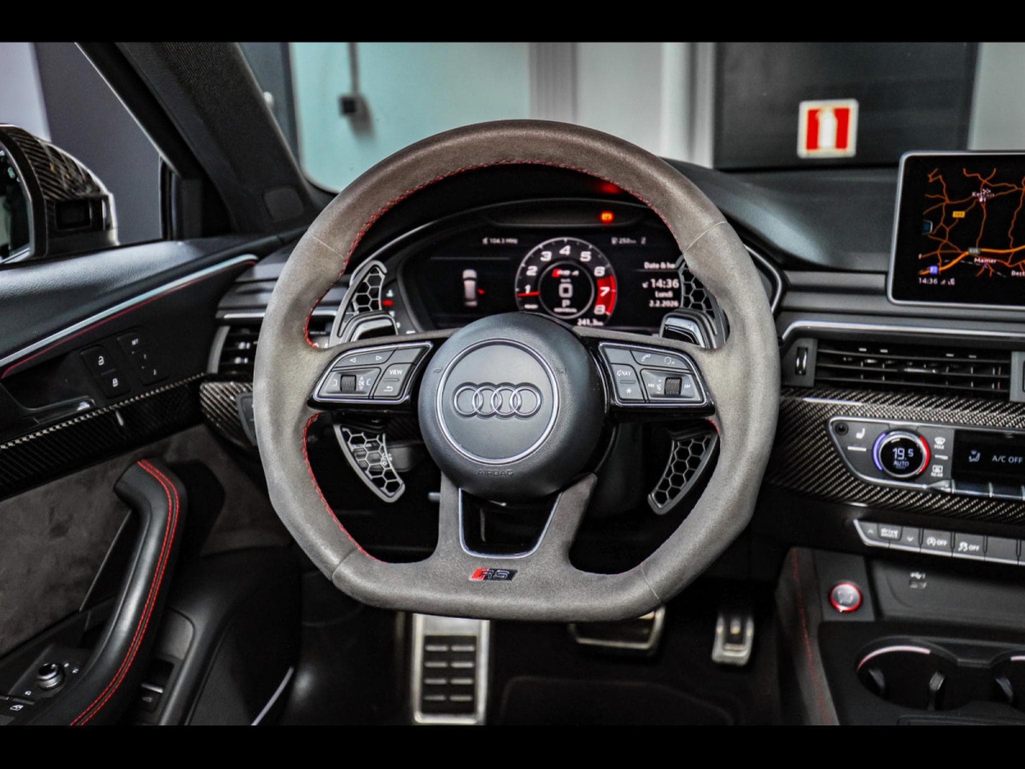 Audi RS4 AVANT 2.9 TFSI QUATTRO TIPTRONIC – AUDI EXCLUSIVE CARBON DES (2018) - Photo 14