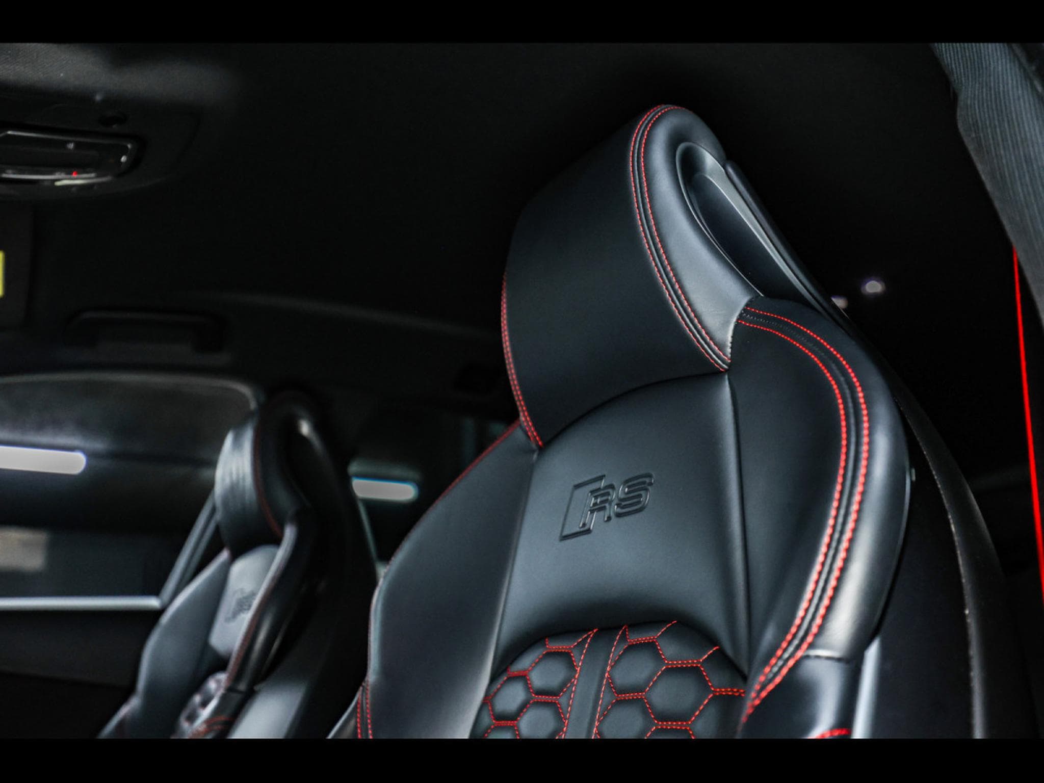 Audi RS4 AVANT 2.9 TFSI QUATTRO TIPTRONIC – AUDI EXCLUSIVE CARBON DES (2018) - Photo 25