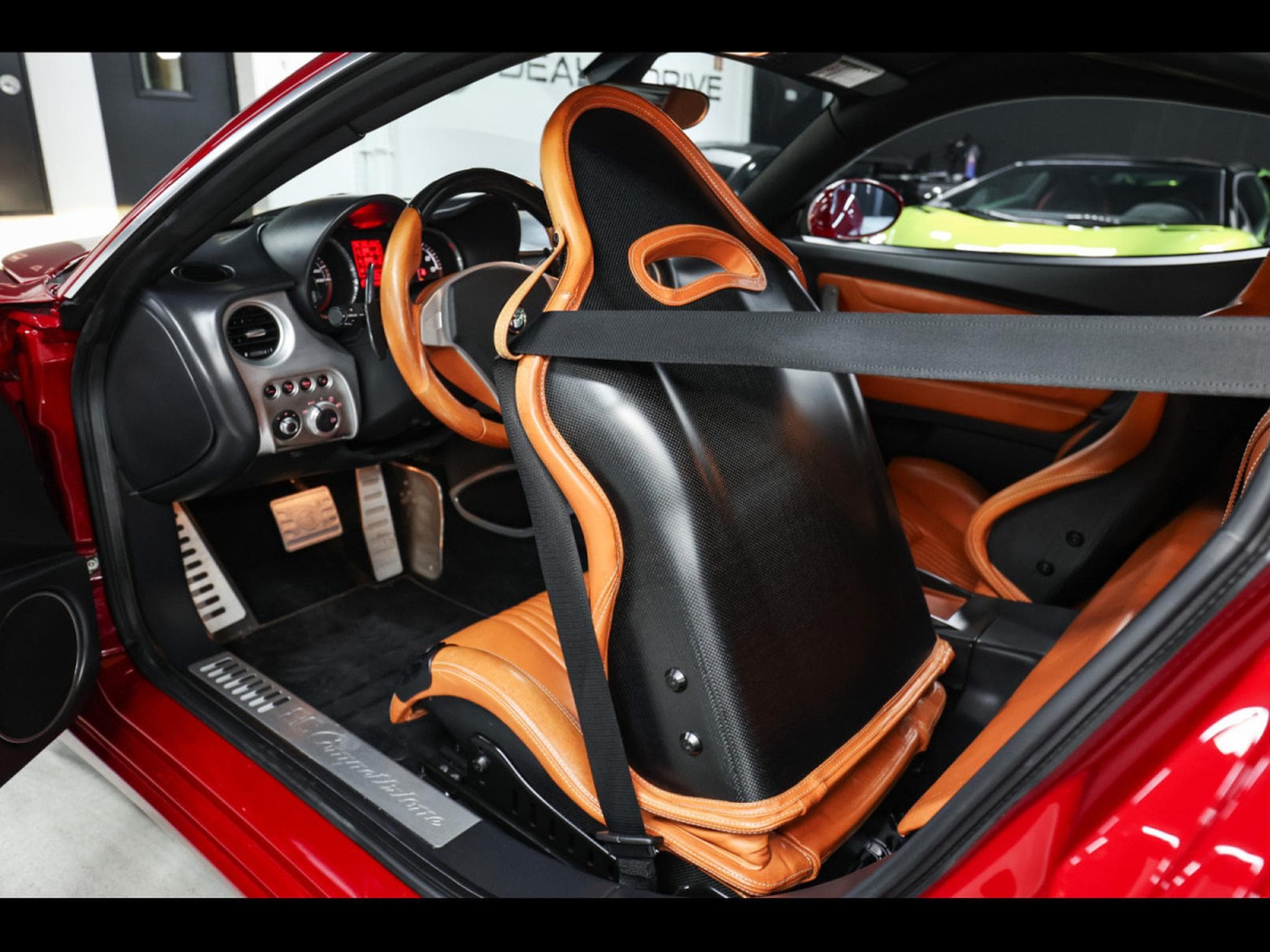 Alfa-Romeo 8C COMPETIZIONE 4.7 V8 (450 CH) – 351/500 – ROSSO ALFA – FULL X (2009) - Photo 12