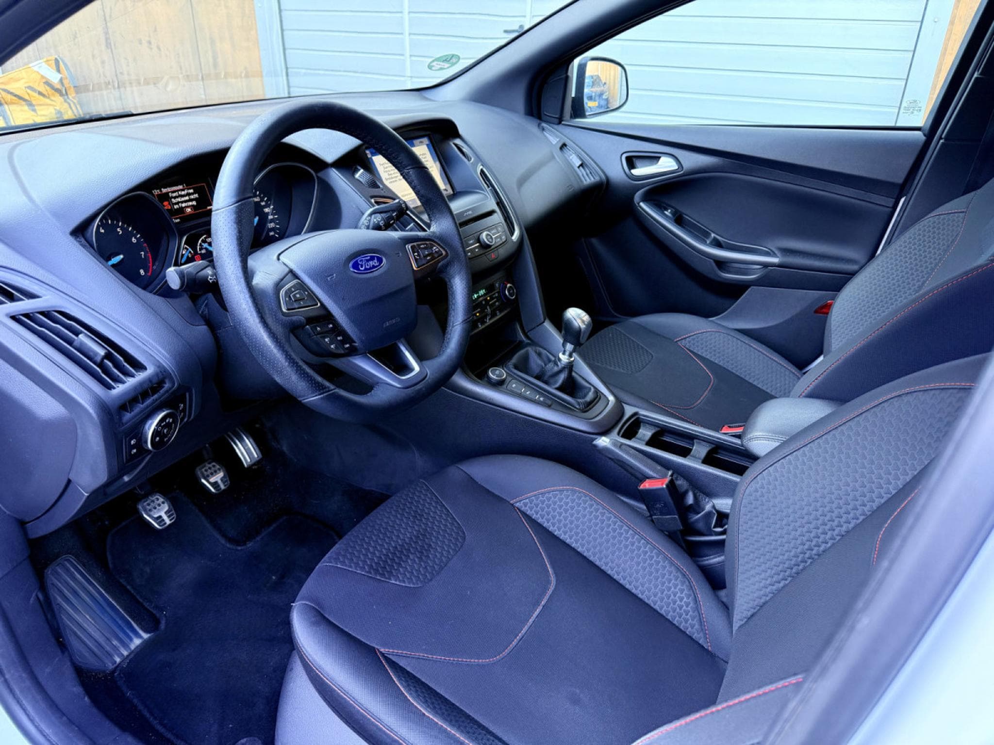 Ford Focus 1.0 EcoBoost 125 ST-Line (2017) - Photo 5