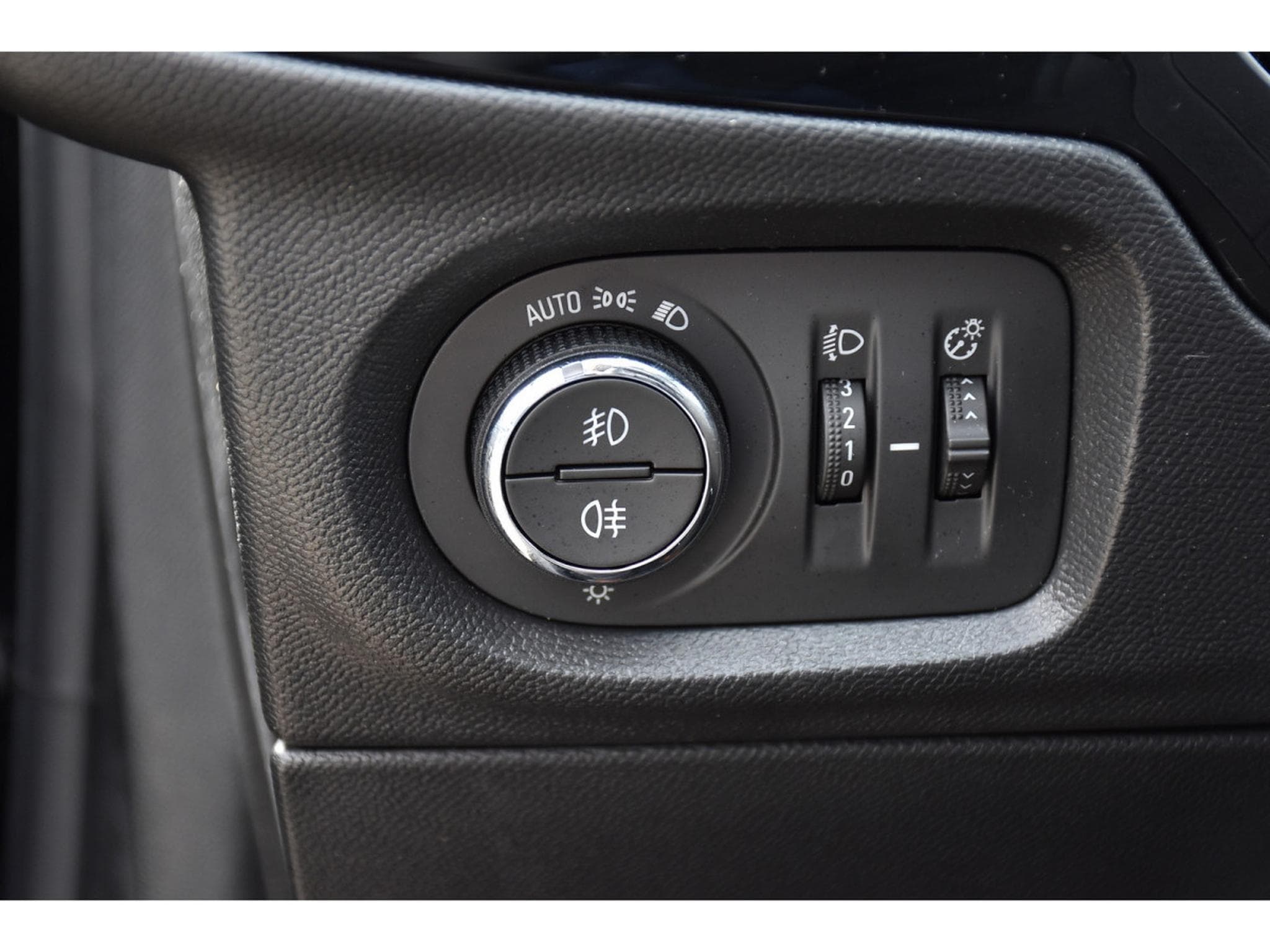 Opel Corsa 1.2 Turbo Edition AT8 REGUL LANE SIDE CAM 1° MAIN (2025) - Photo 17