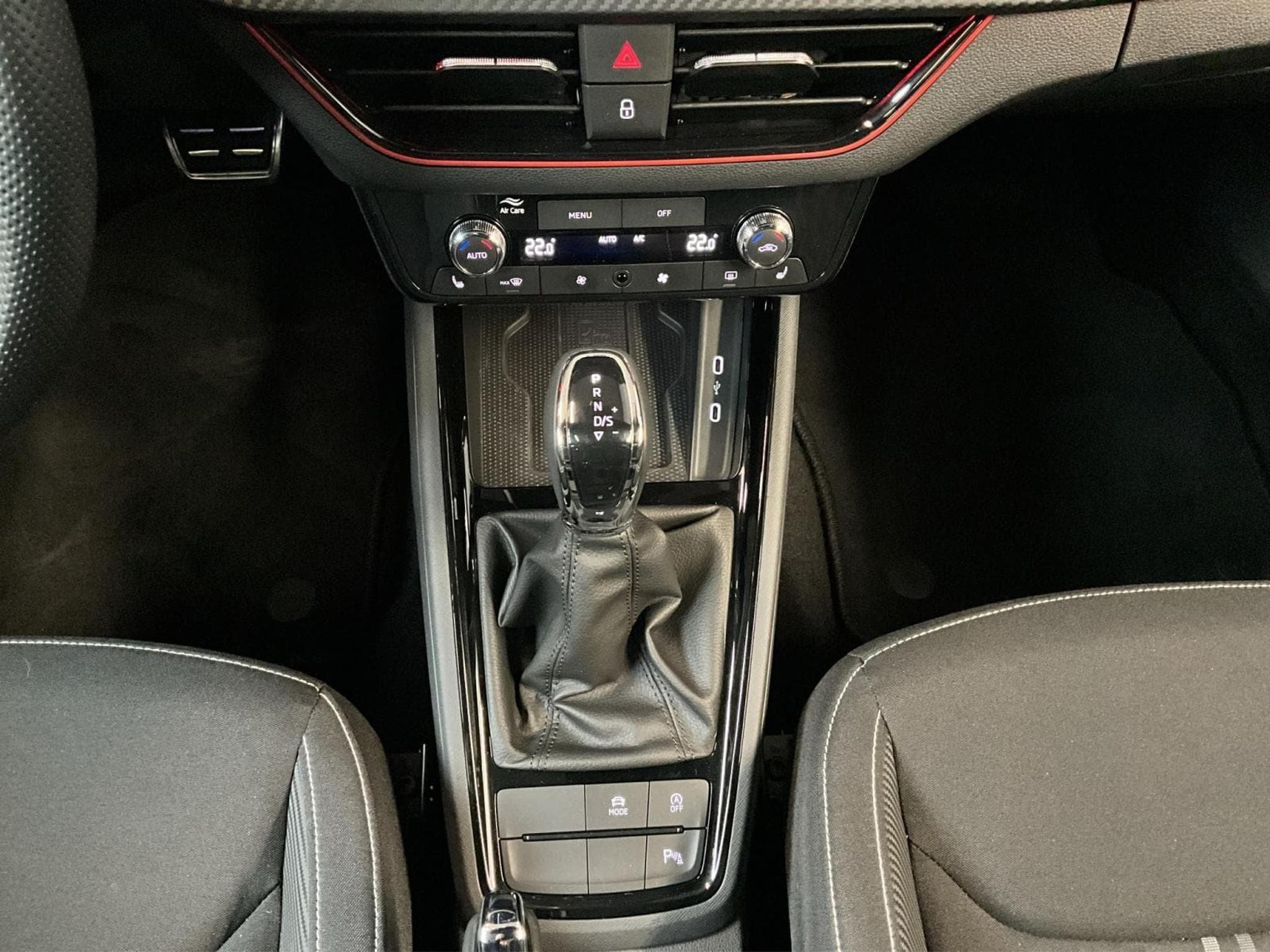 Skoda Kamiq Monte-Carlo+DSG+Led+Navi (2025) - Foto 12