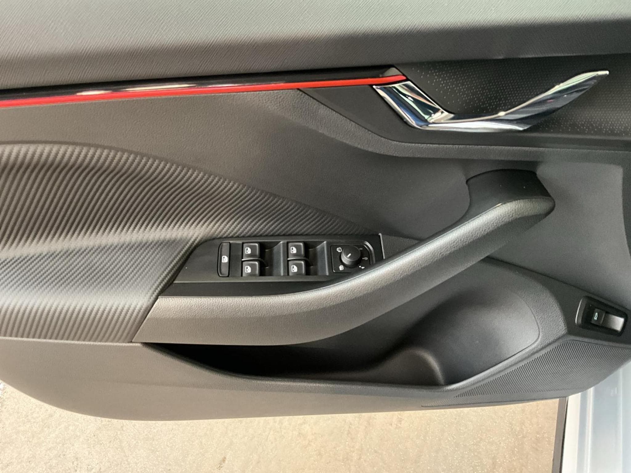 Skoda Kamiq Monte-Carlo+DSG+Led+Navi (2025) - Foto 14