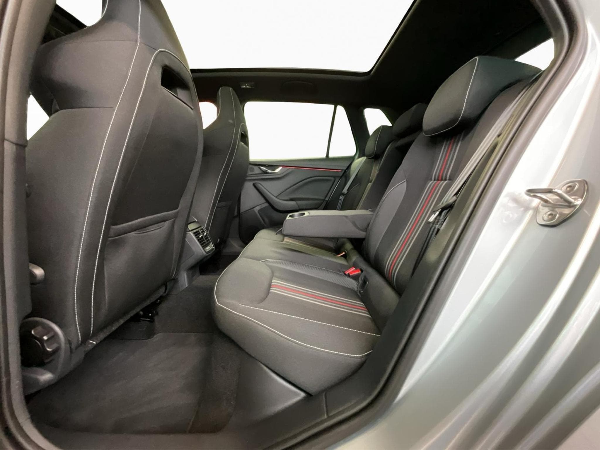 Skoda Kamiq Monte-Carlo+DSG+Led+Navi (2025) - Foto 16