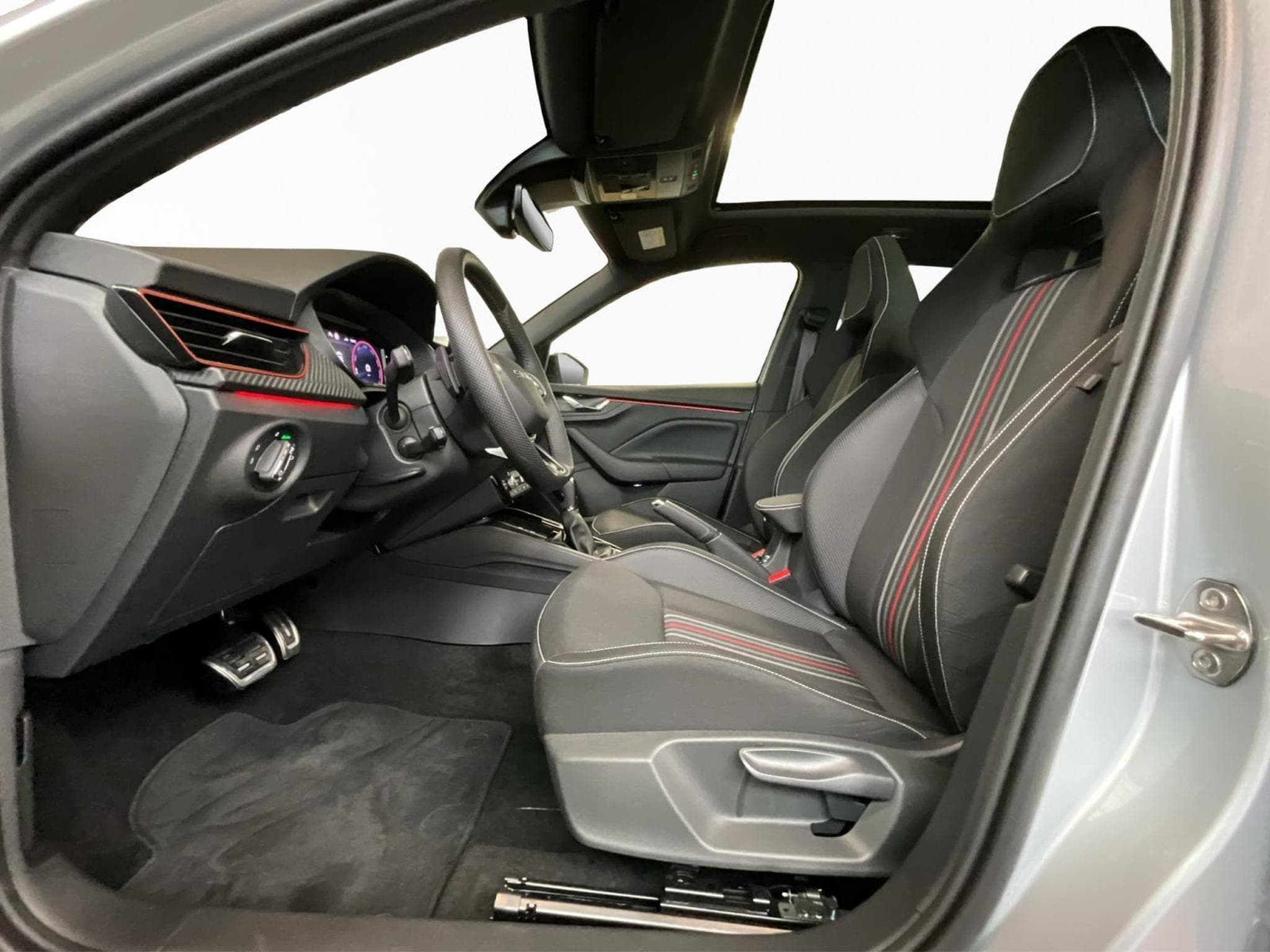 Skoda Kamiq Monte-Carlo+DSG+Led+Navi (2025) - Foto 9