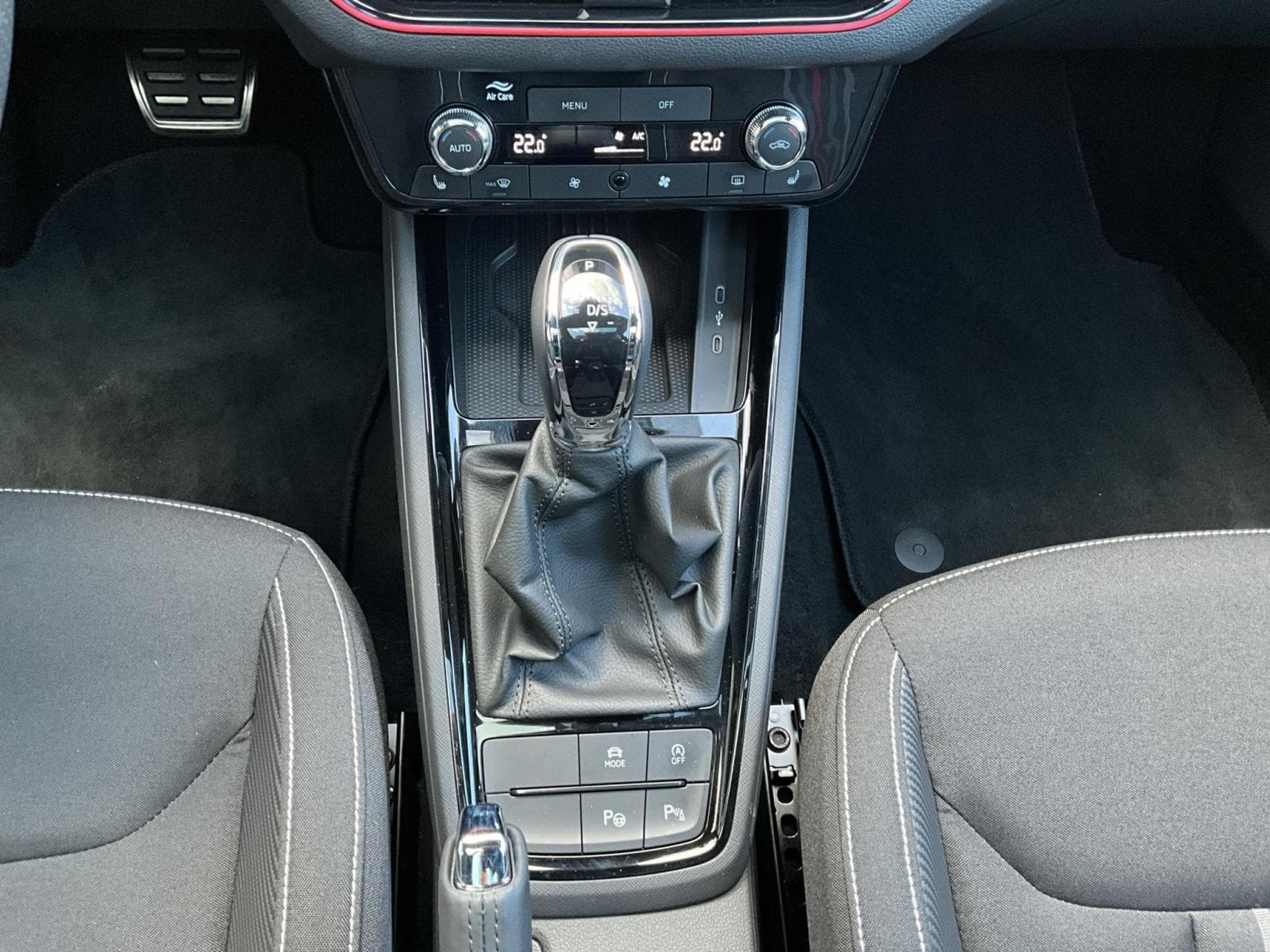 Skoda Kamiq Monte-Carlo+DSG+Led+Pano (2025) - Foto 12