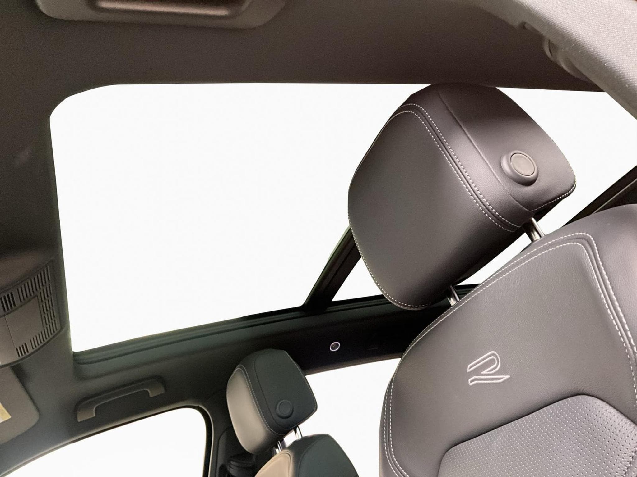 VW Touareg R-Line+DSG+4M+Black-Style+AHK+Pano (2025) - Photo 15