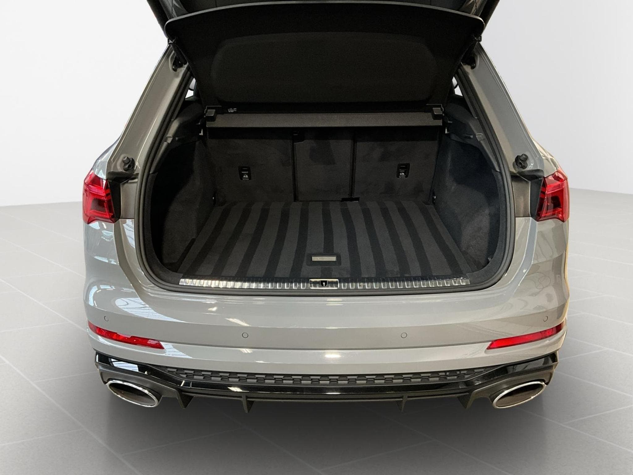 Audi RSQ3 TFSI+Quattro+S-Tronic+Led+LM21 (2024) - Foto 16