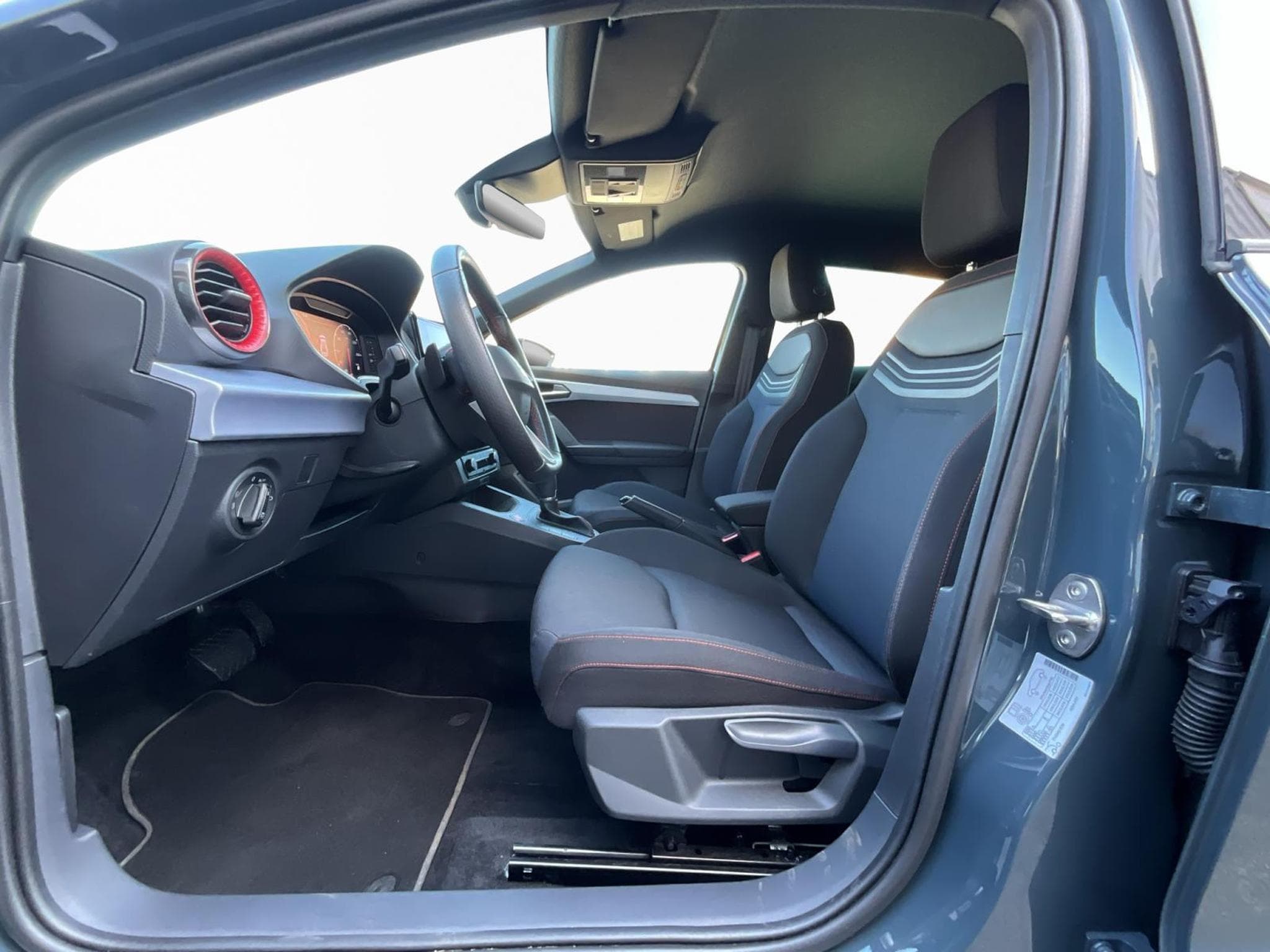 Seat Ibiza FR+DSG+FullLED+Navi+Kessy (2025) - Foto 9
