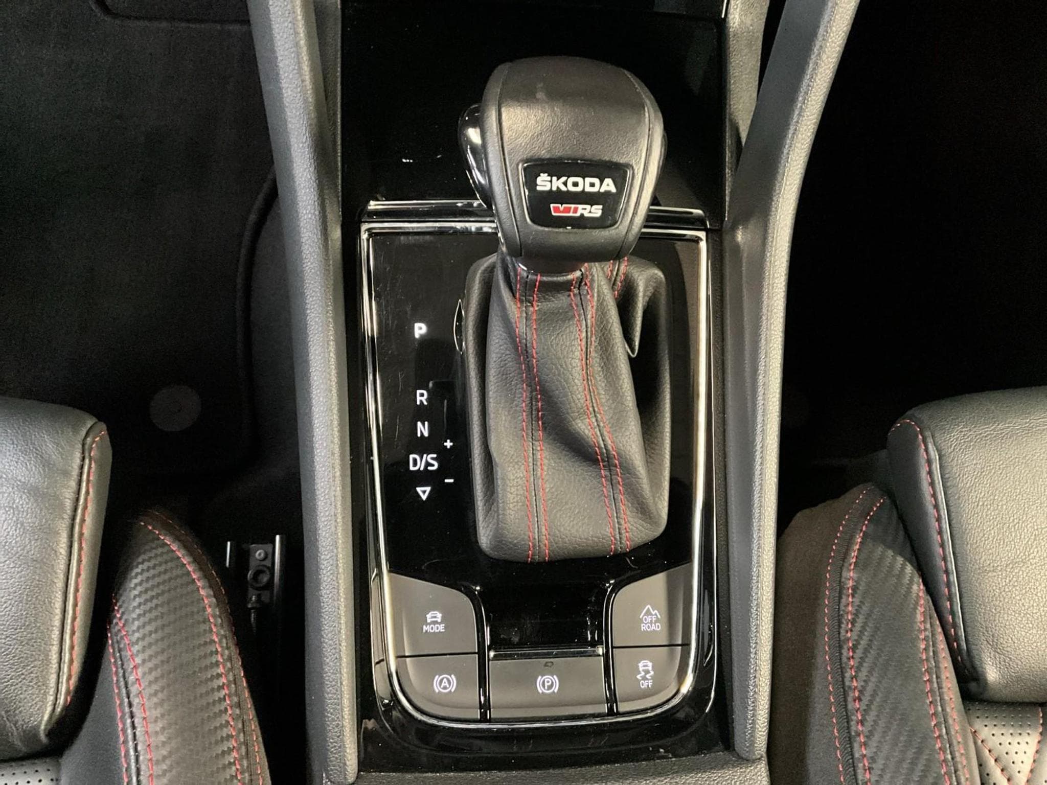 Skoda Kodiaq RS+DSG+4x4+StandH.+Sound (2023) - Foto 12