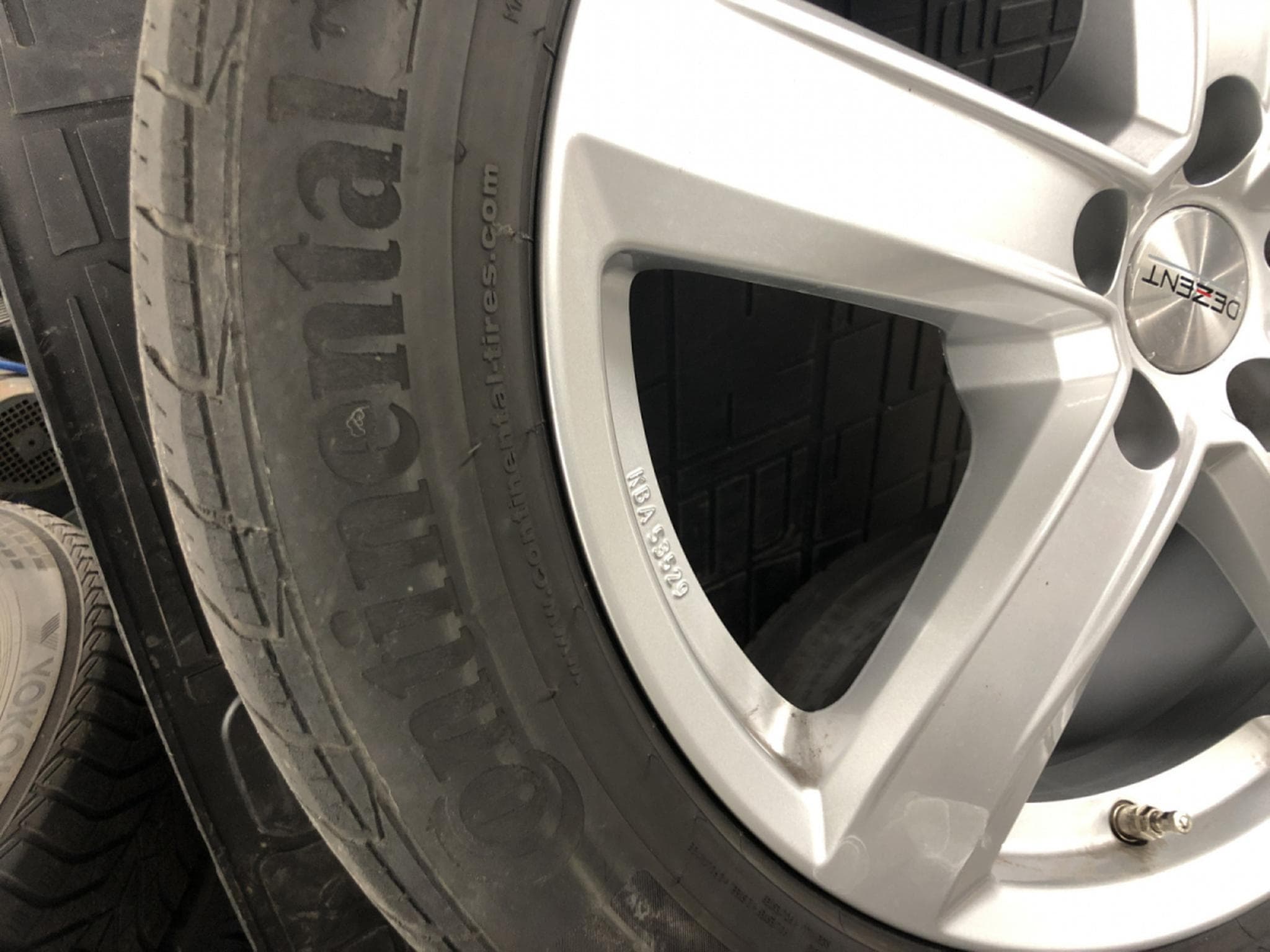 Jantes alu + Pneus é – 18" - Photo 3