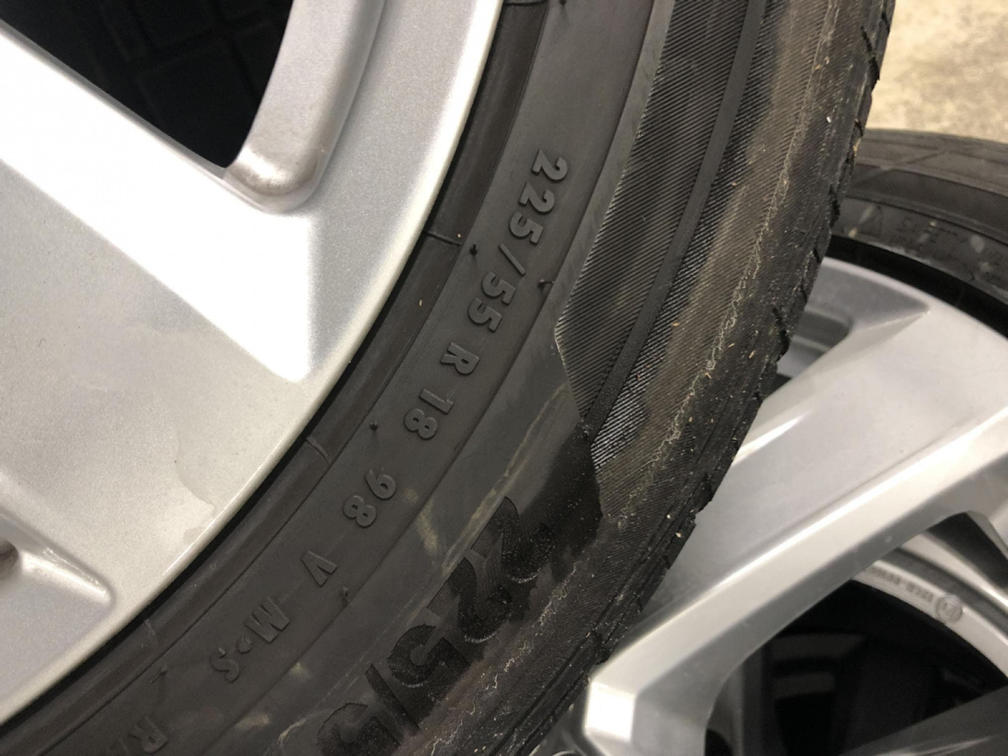 Jantes alu + Pneus é – 18" - Photo 4