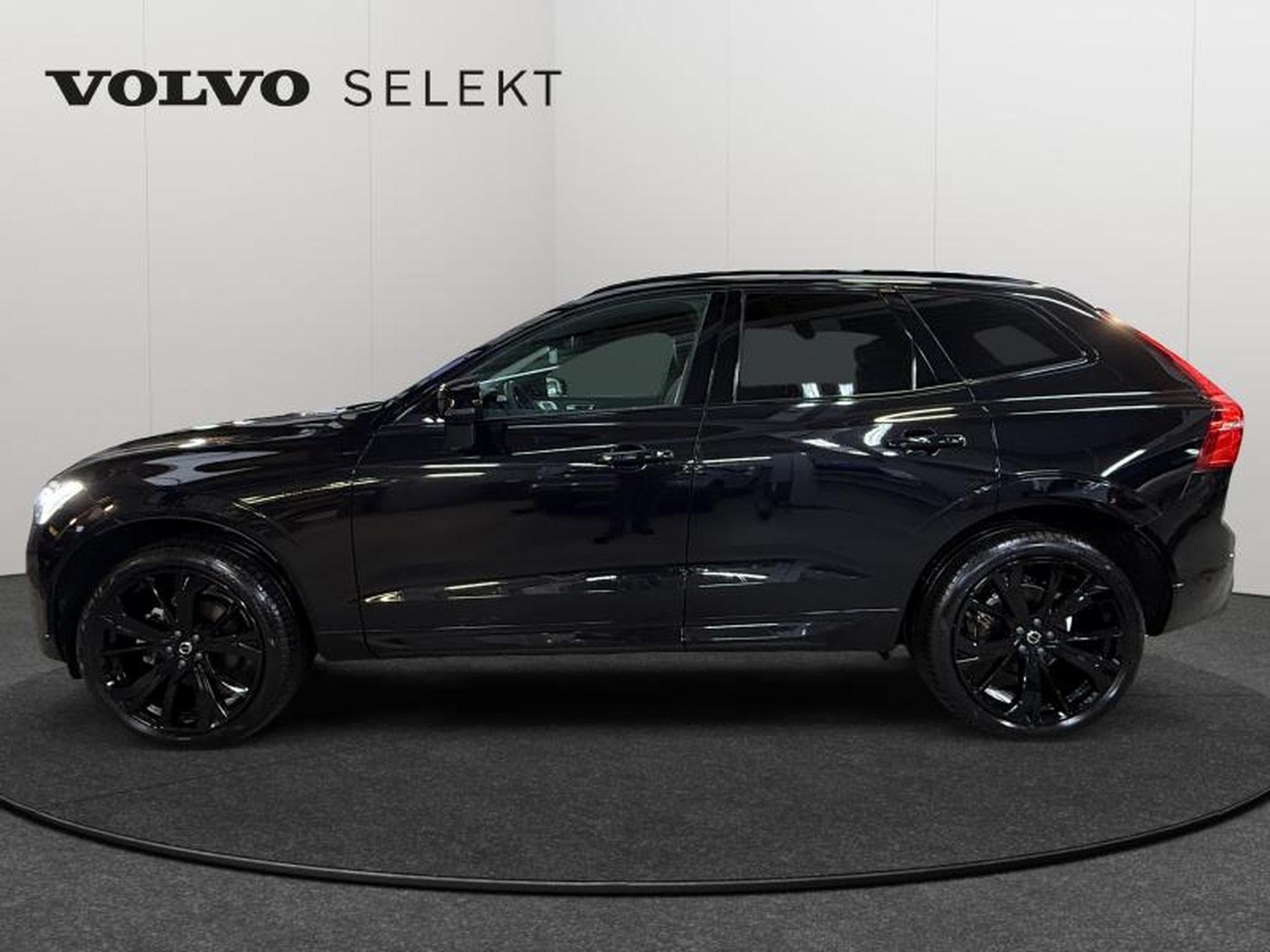 Volvo XC60 B5 Ultra Black Edition / Essence (2025) - Photo 4