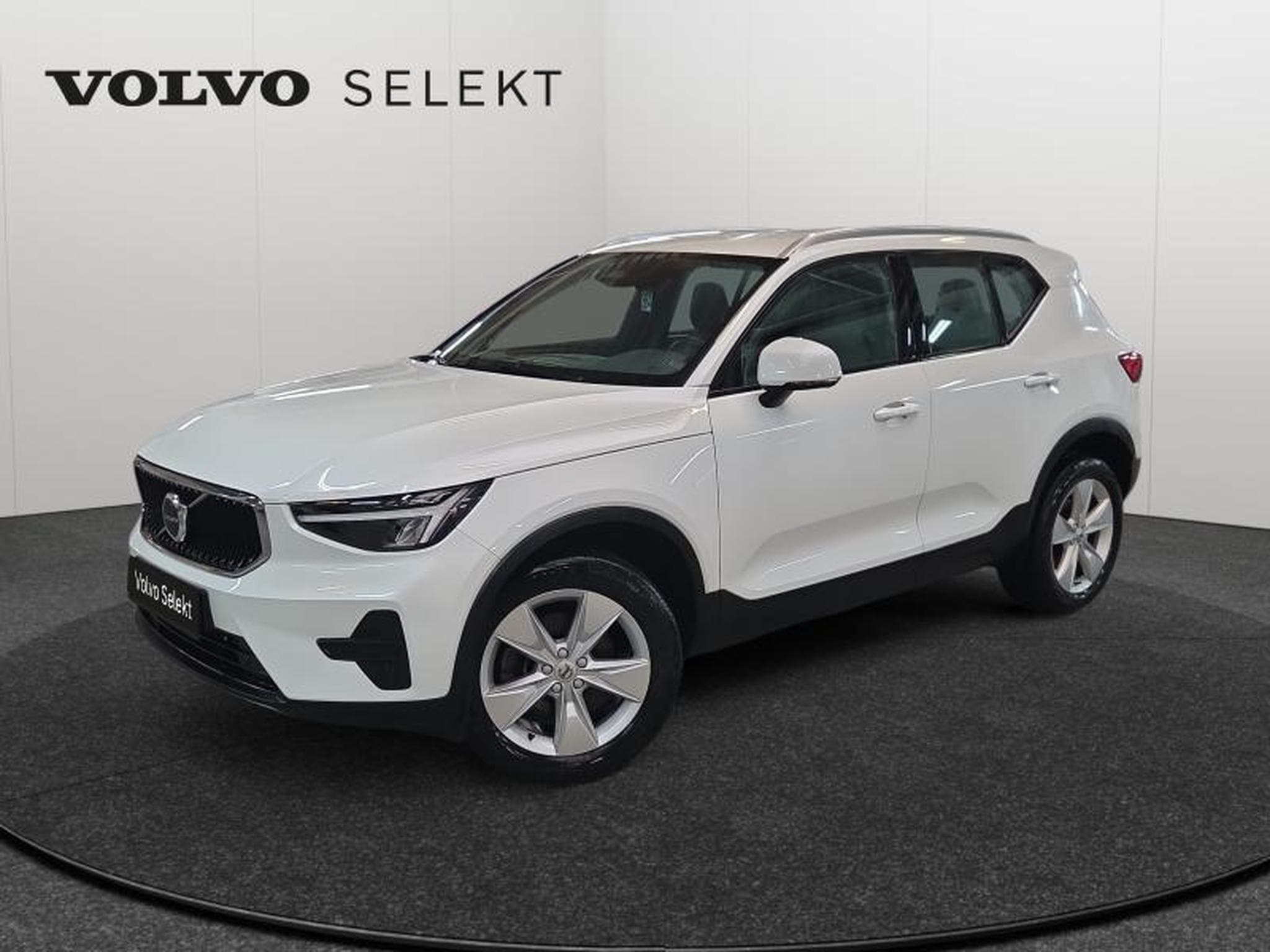 Volvo XC40 B3 Core /  Essence (2023) - Foto 1
