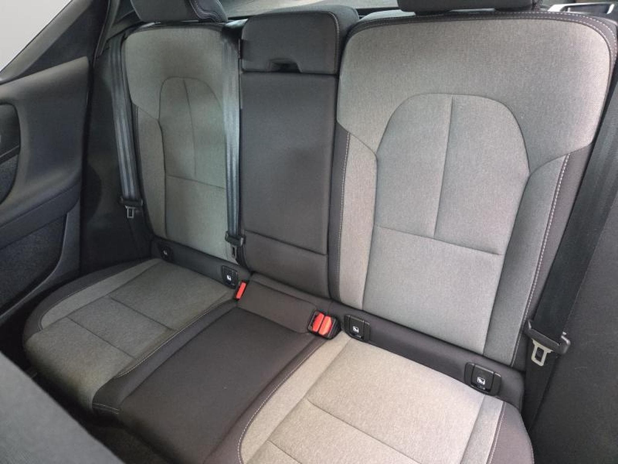 Volvo XC40 B3 Core /  Essence (2023) - Foto 13