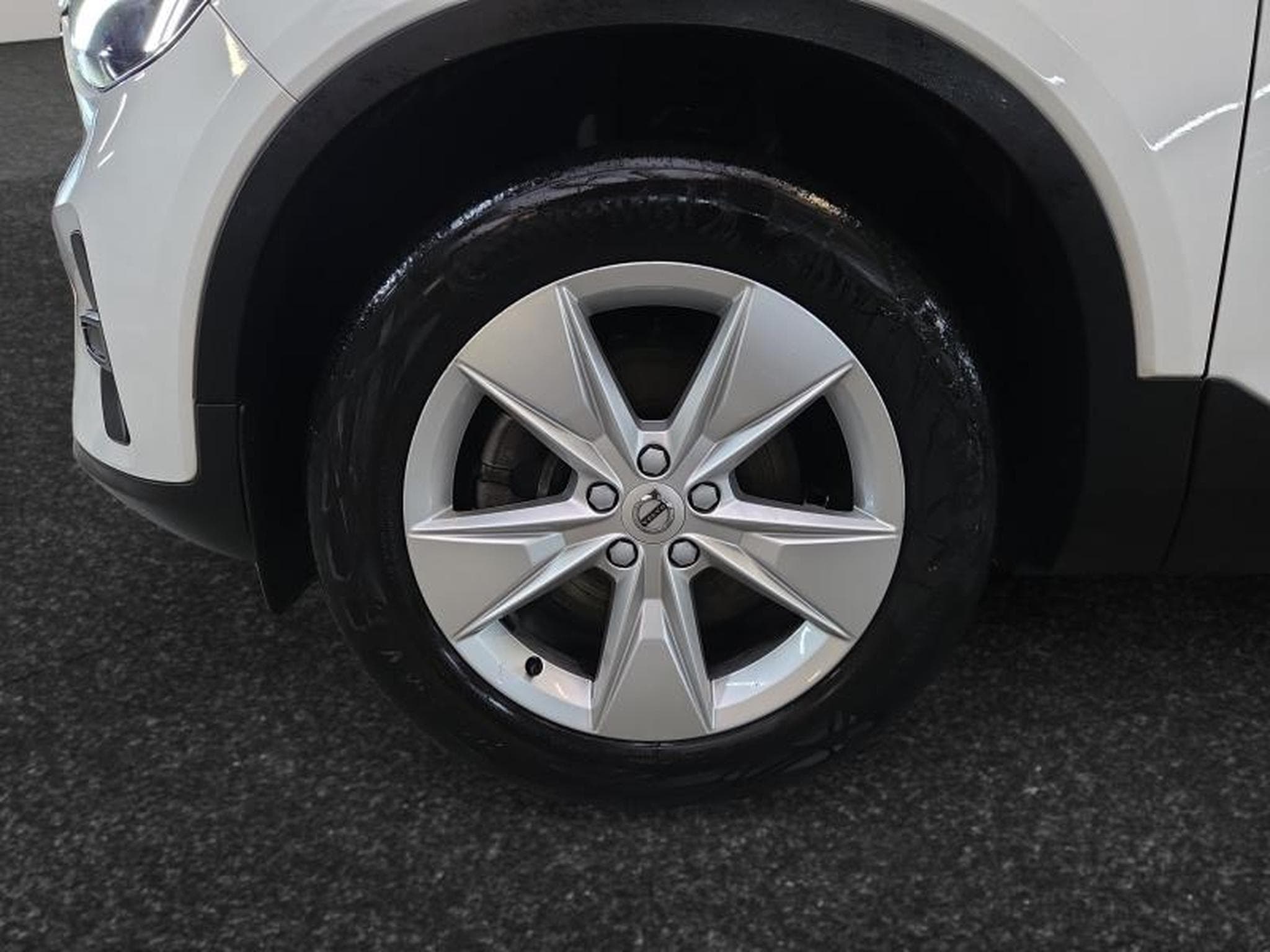 Volvo XC40 B3 Core /  Essence (2023) - Foto 14