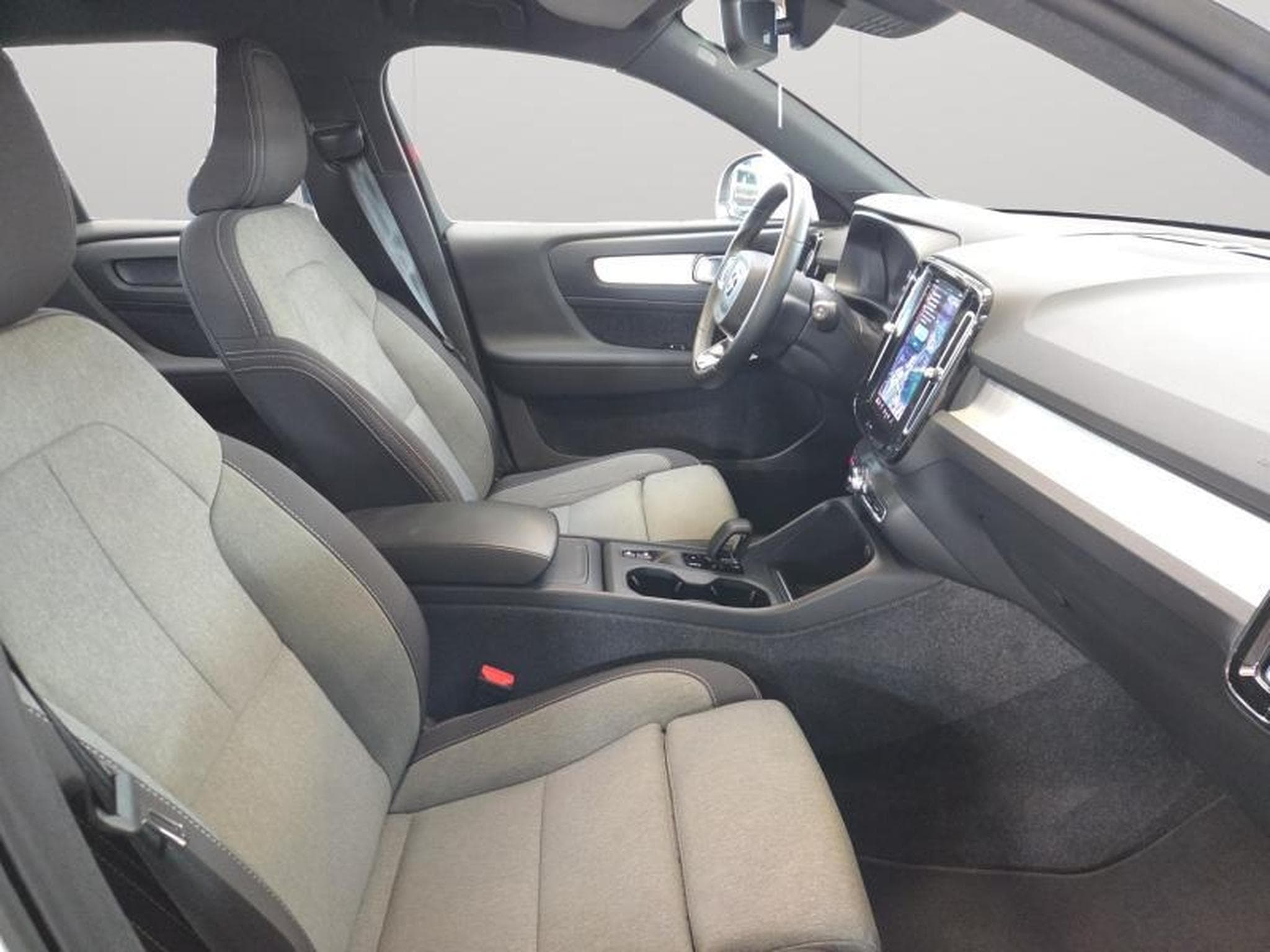 Volvo XC40 B3 Core /  Essence (2023) - Foto 15