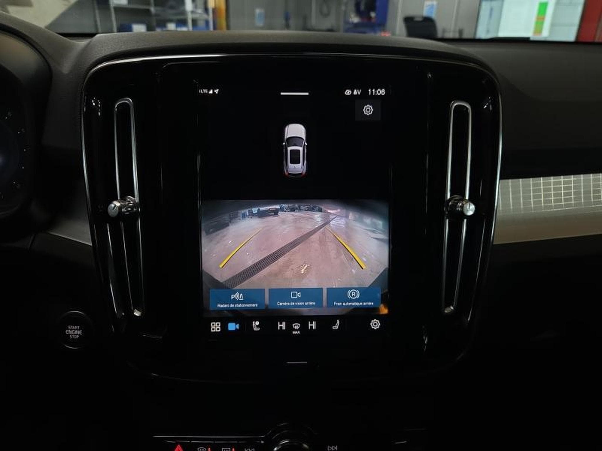 Volvo XC40 B3 Core /  Essence (2023) - Foto 17