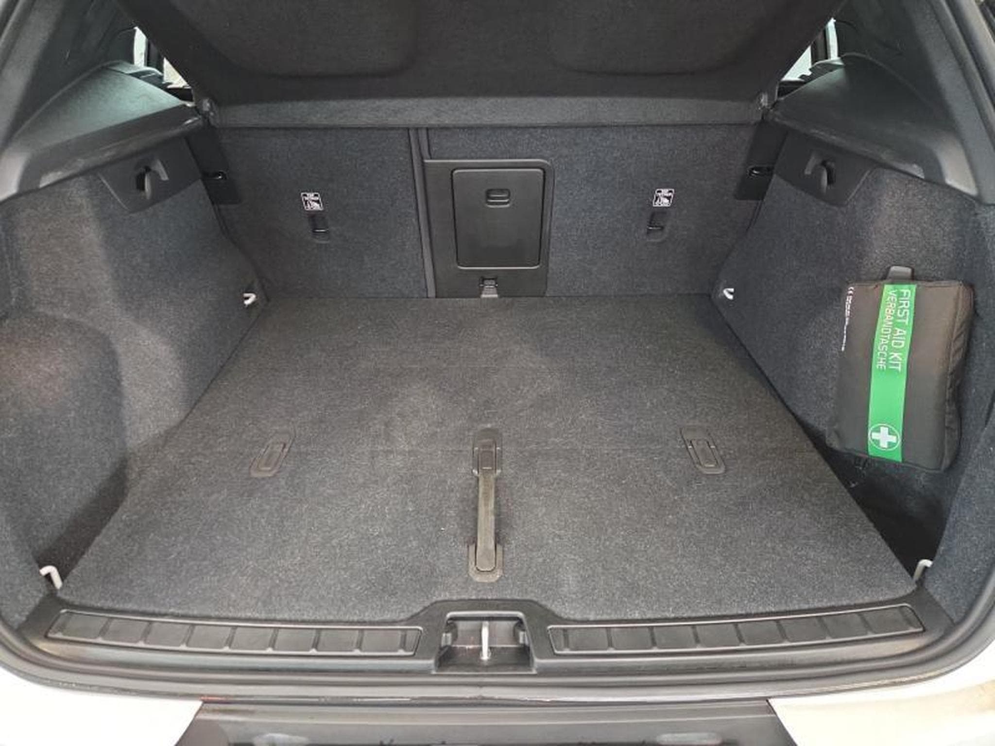 Volvo XC40 B3 Core /  Essence (2023) - Foto 19