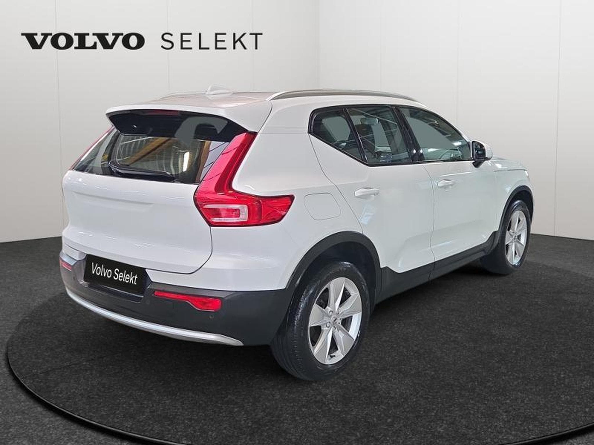Volvo XC40 B3 Core /  Essence (2023) - Foto 2