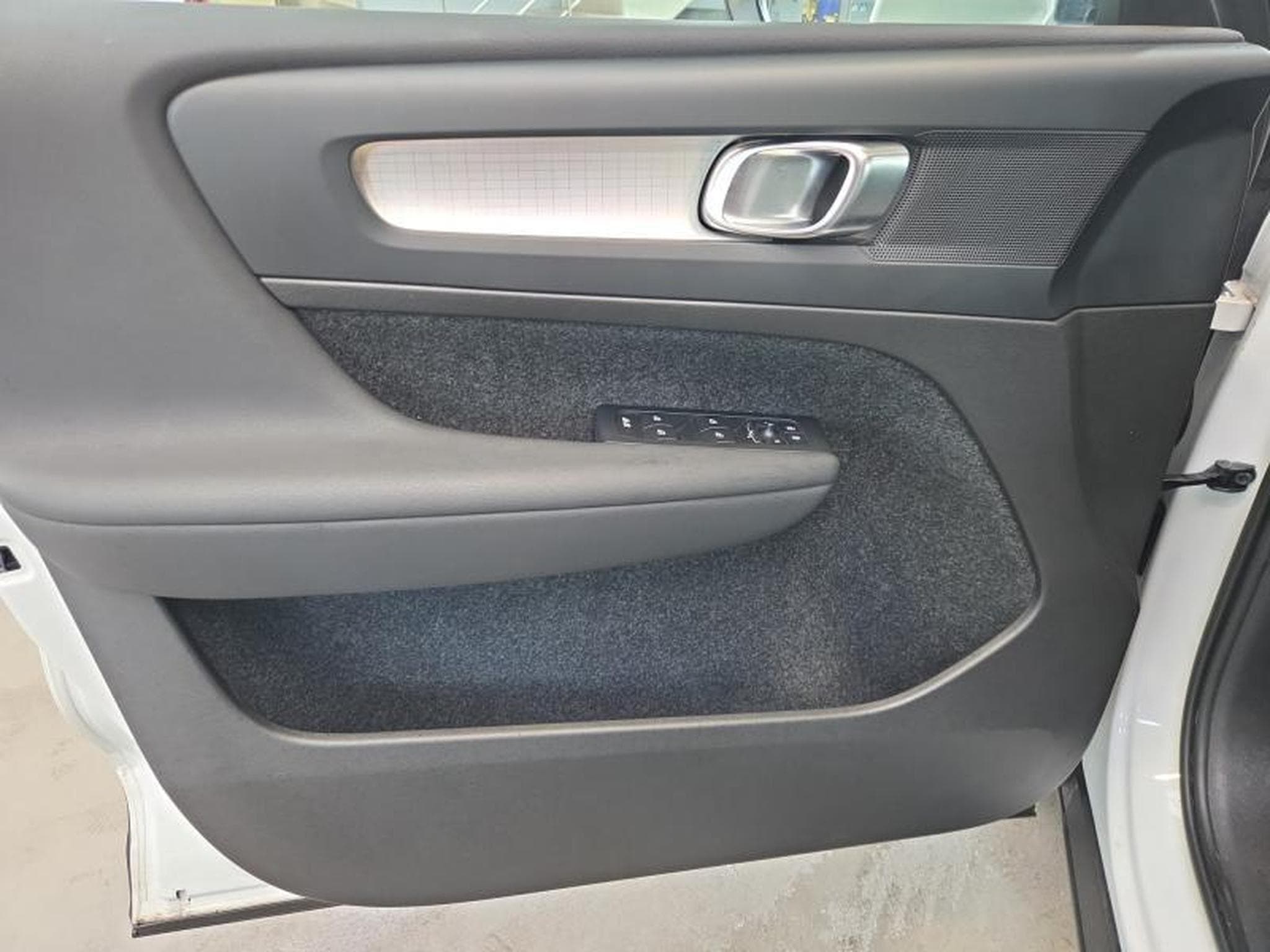 Volvo XC40 B3 Core /  Essence (2023) - Foto 20