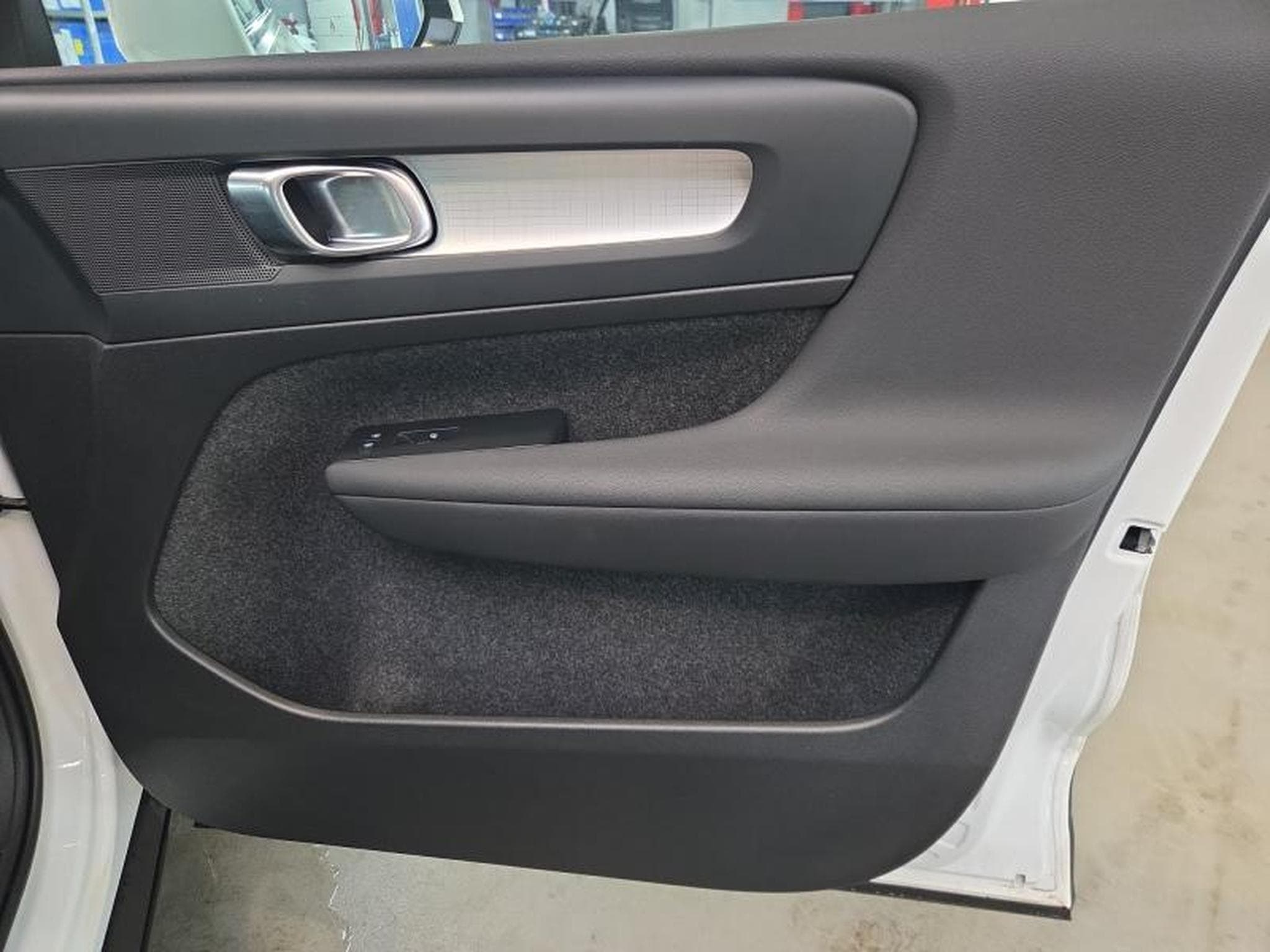 Volvo XC40 B3 Core /  Essence (2023) - Foto 21