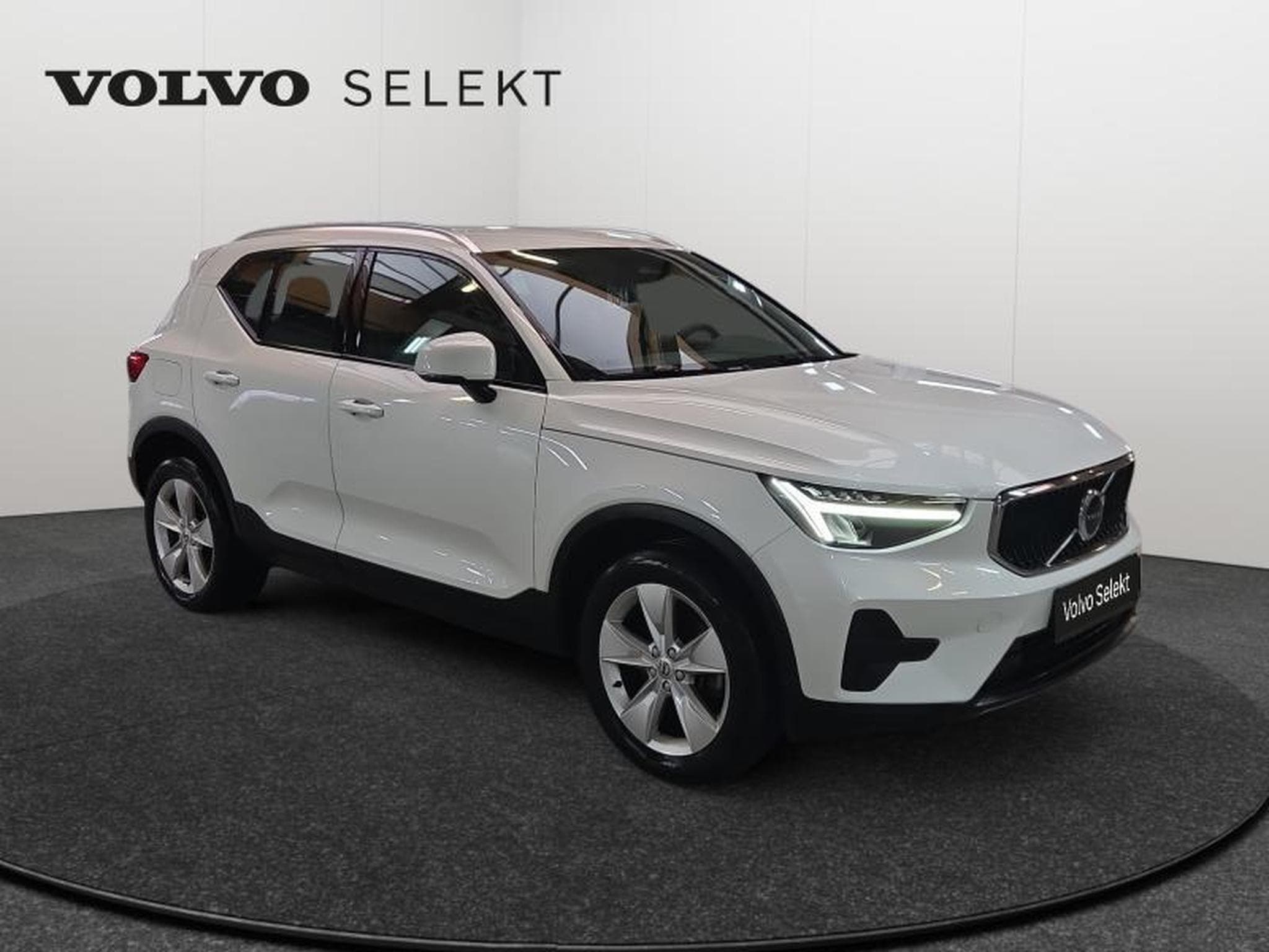 Volvo XC40 B3 Core /  Essence (2023) - Foto 8
