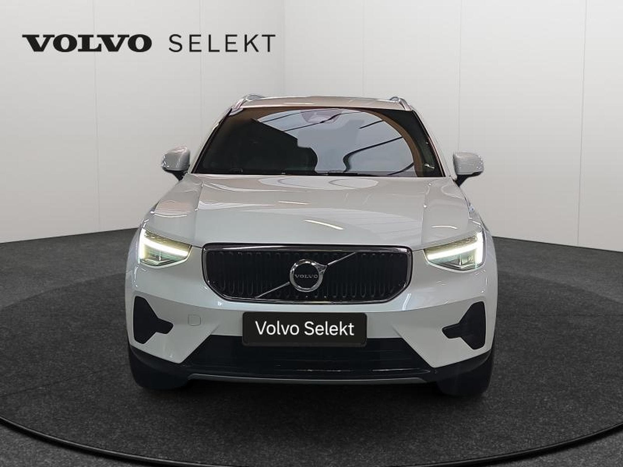 Volvo XC40 B3 Core /  Essence (2023) - Foto 9