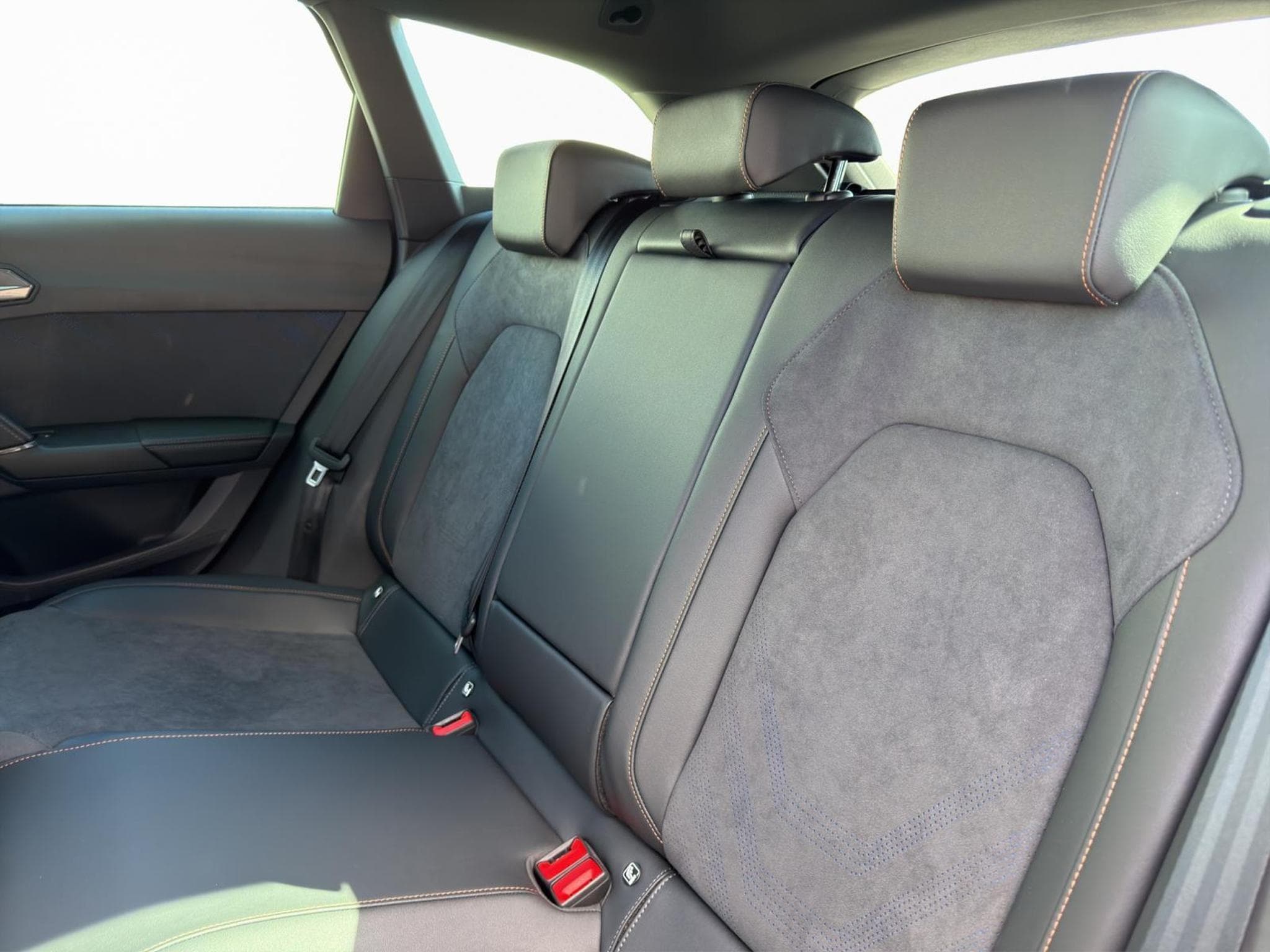 Cupra Leon Sportstourer 1.5 eTSI DSG (2026) - Photo 11