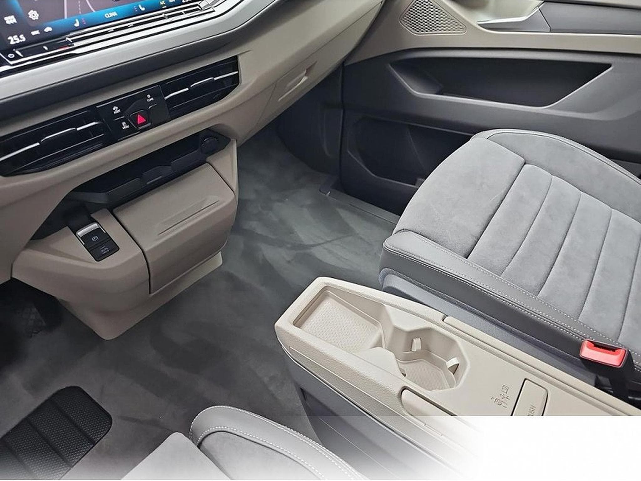 VW Multivan (2026) - Photo 11