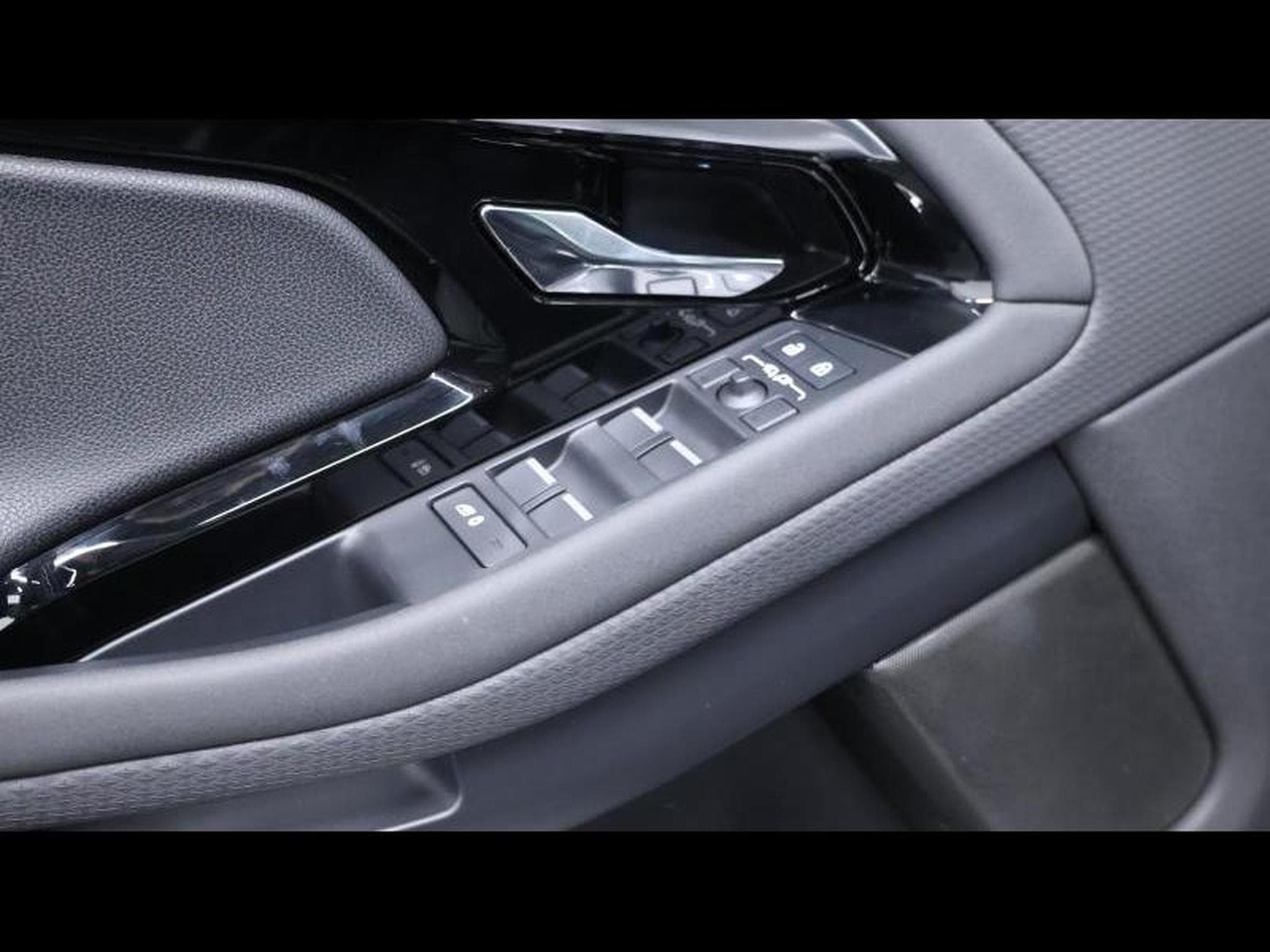 Land-Rover Range Rover Evoque D165 R-Dynamic S AWD Auto (2023) - Photo 25