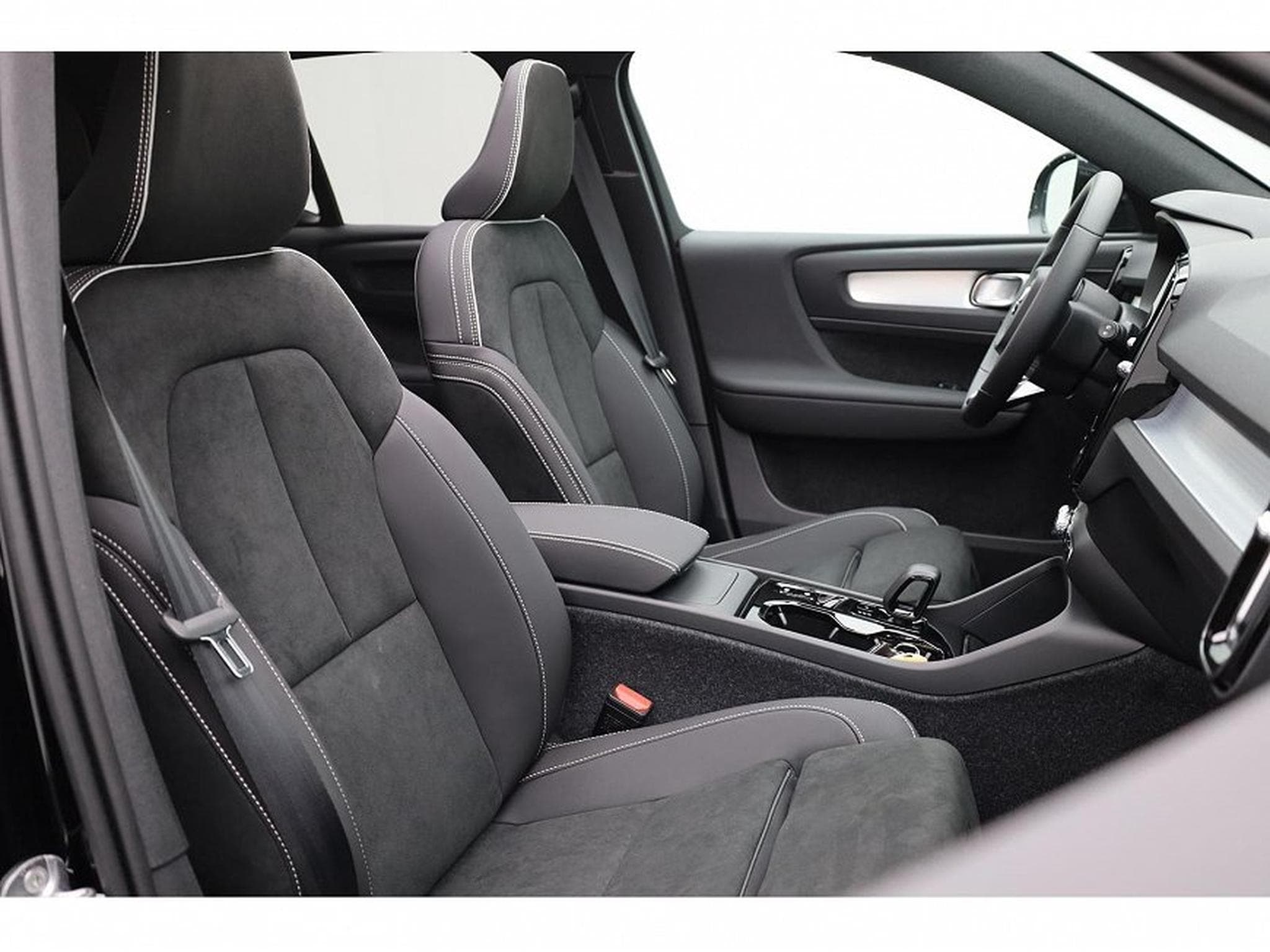 Volvo XC40 (2026) - Photo 17