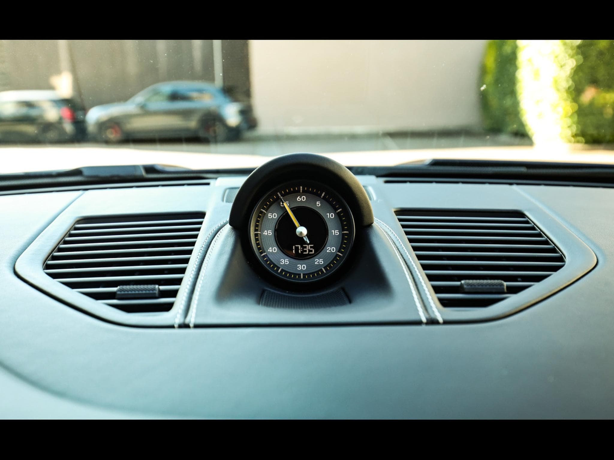 Porsche 911 (992.1) GT3 TOURING PDK – SONDERWUNSCH - VIOLA METALLIC PTS (2022) - Photo 18