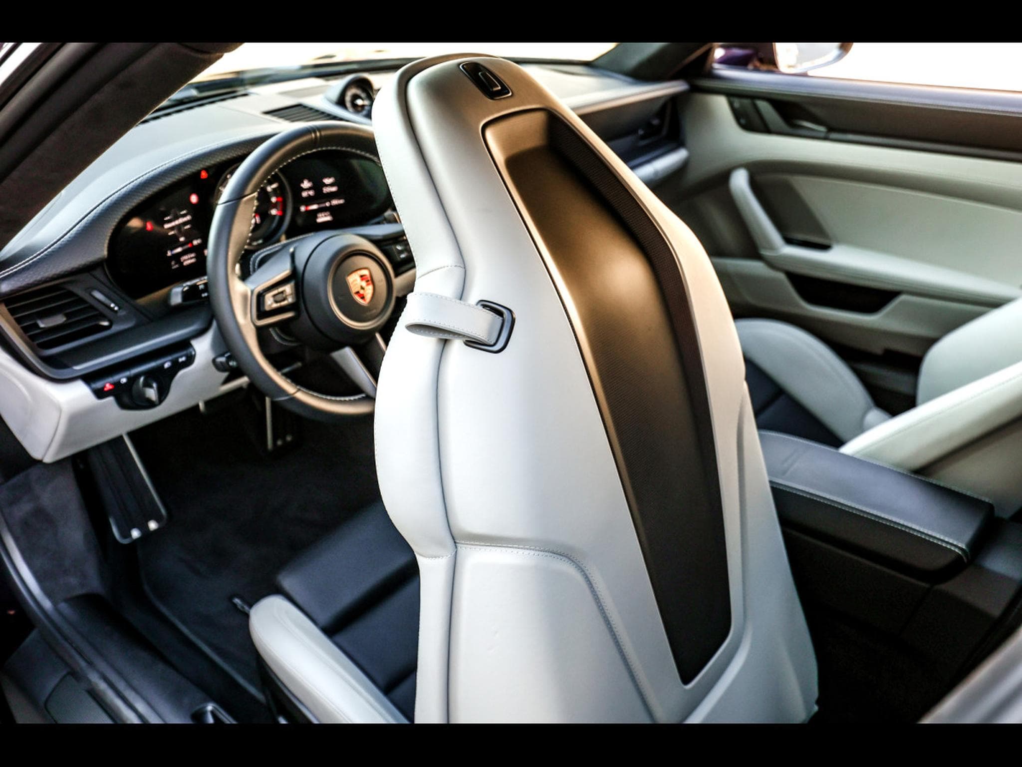 Porsche 911 (992.1) GT3 TOURING PDK – SONDERWUNSCH - VIOLA METALLIC PTS (2022) - Photo 24