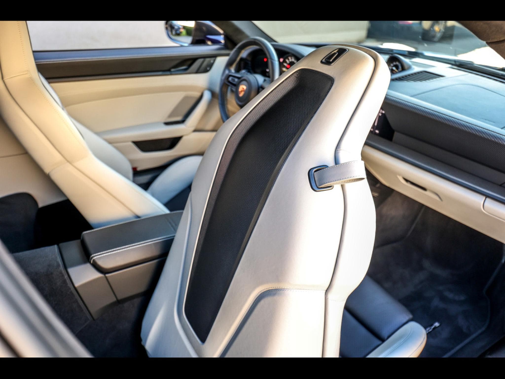Porsche 911 (992.1) GT3 TOURING PDK – SONDERWUNSCH - VIOLA METALLIC PTS (2022) - Photo 16
