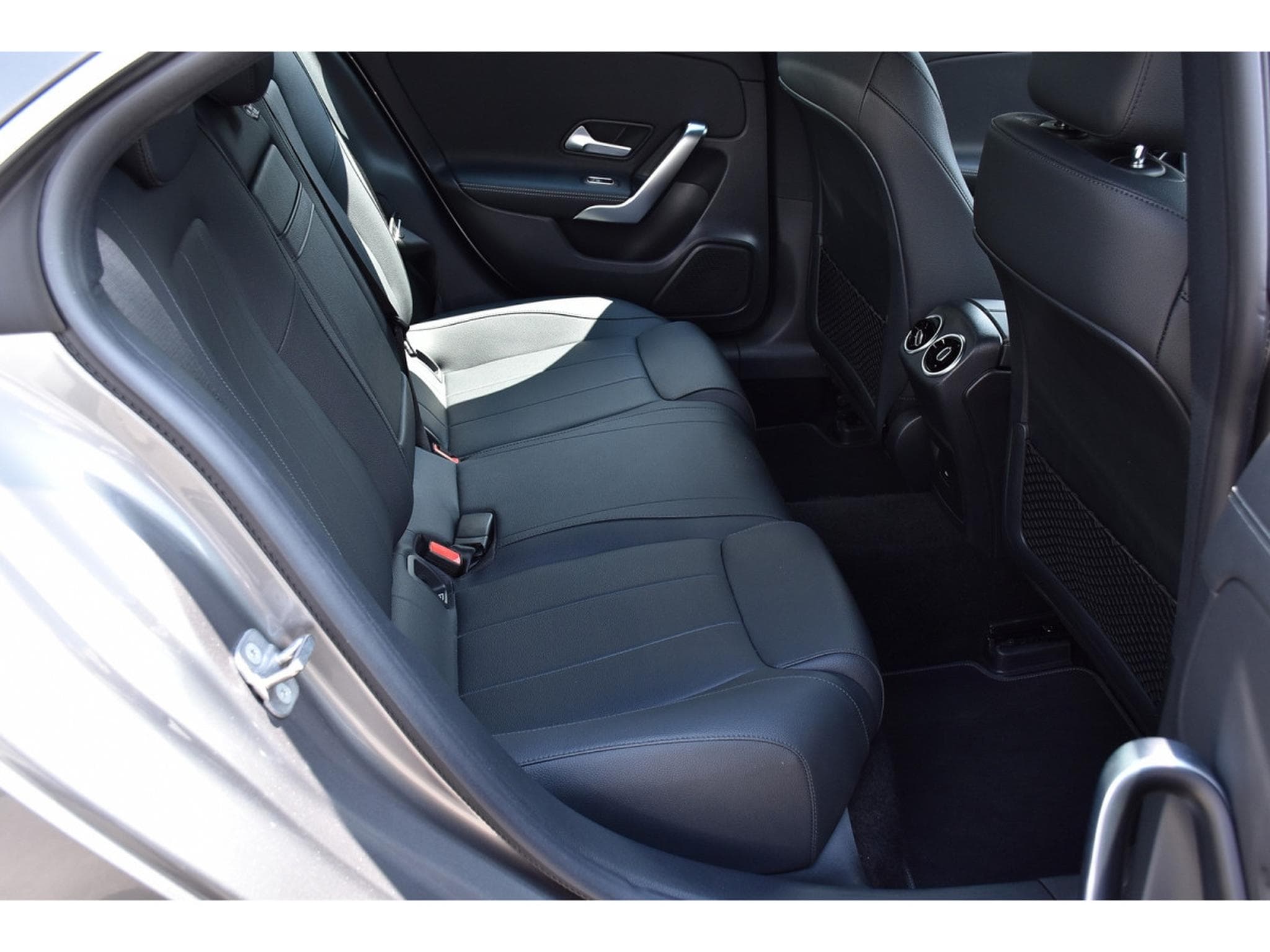 Mercedes CLA 180 CDI Progressive 8G-DCT CUIR GPS LANE CAM 1° MAIN (2025) - Photo 8