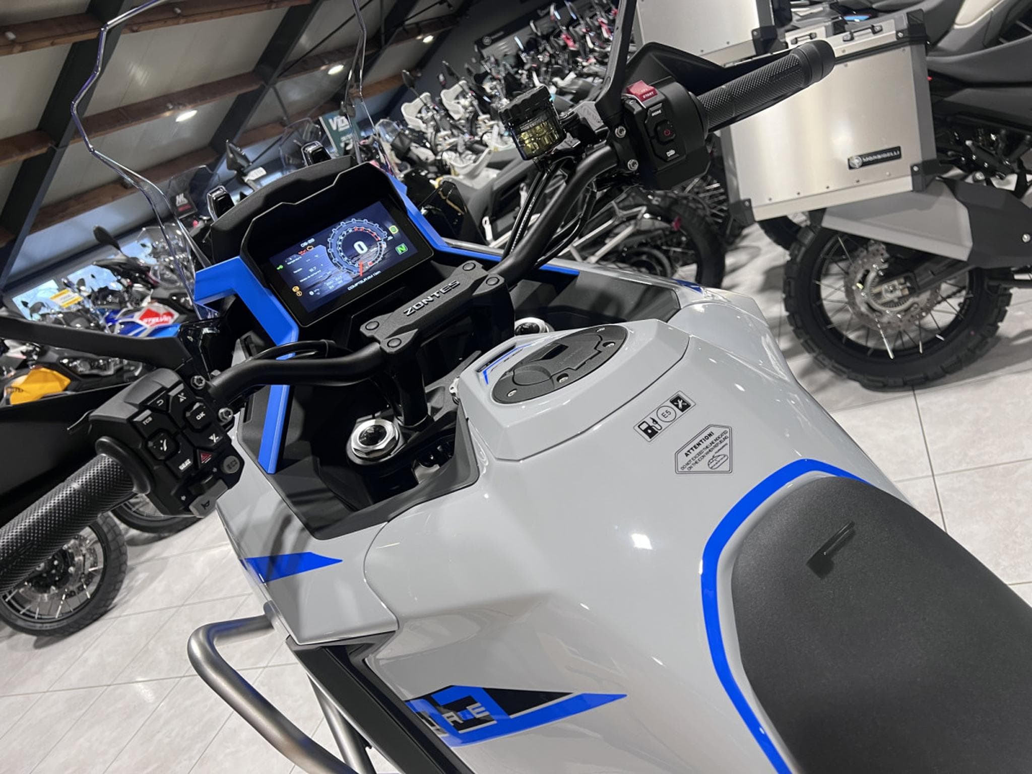 Zontes 703 F BLACK/GREY 21 (2026) - Foto 6