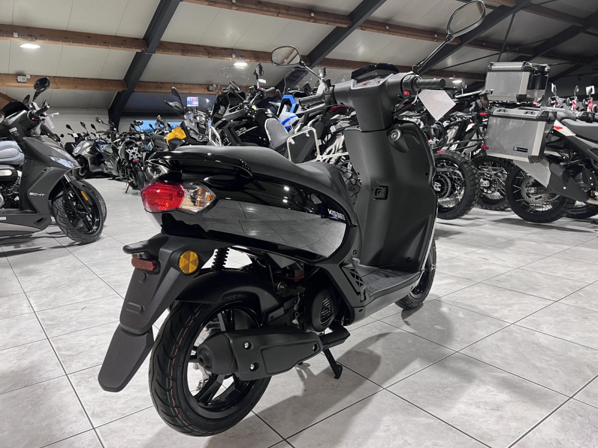 Peugeot Kisbee CL B 45 km/h (2026) - Foto 3