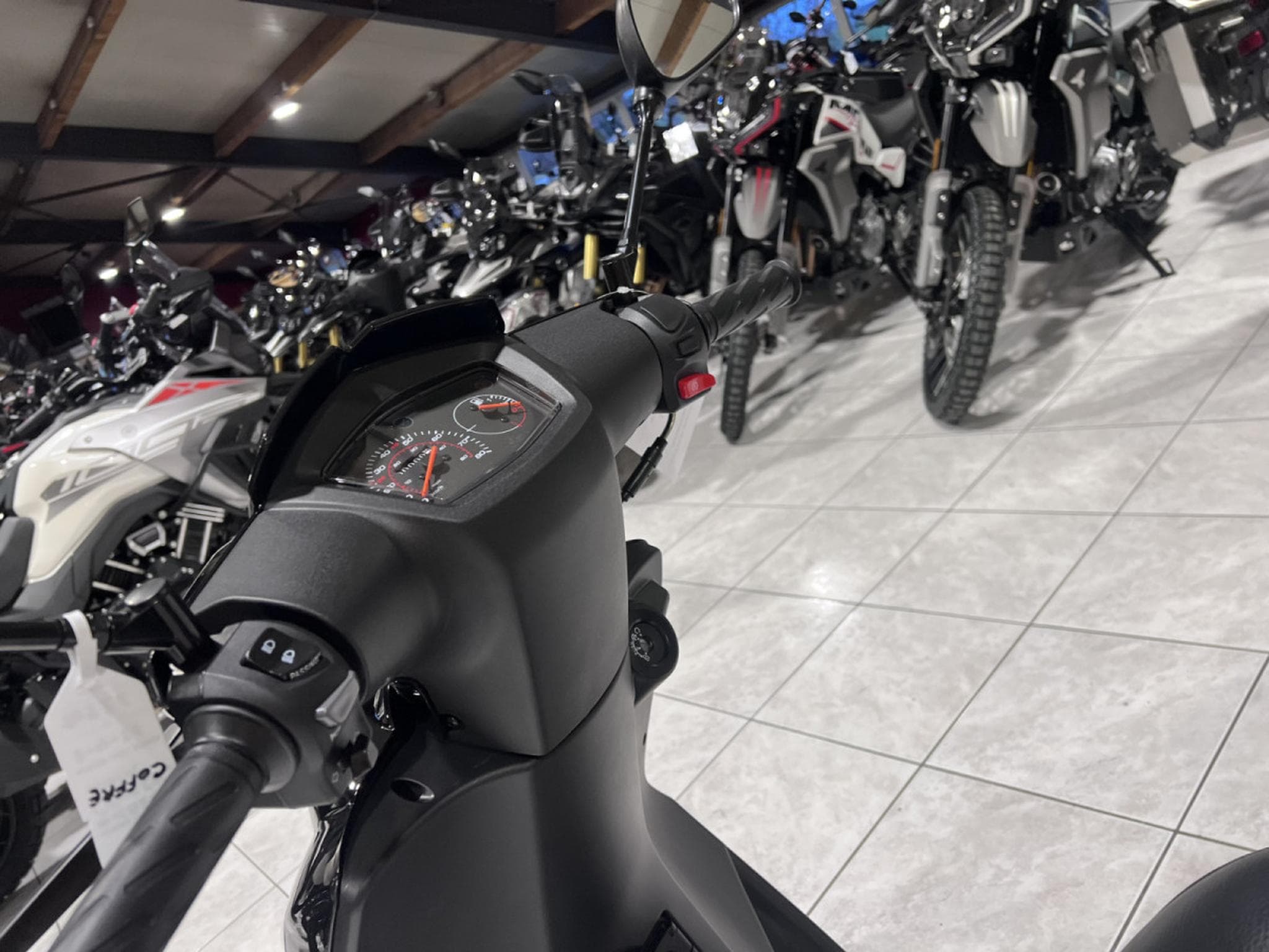 Peugeot Kisbee CL B 45 km/h (2026) - Foto 6