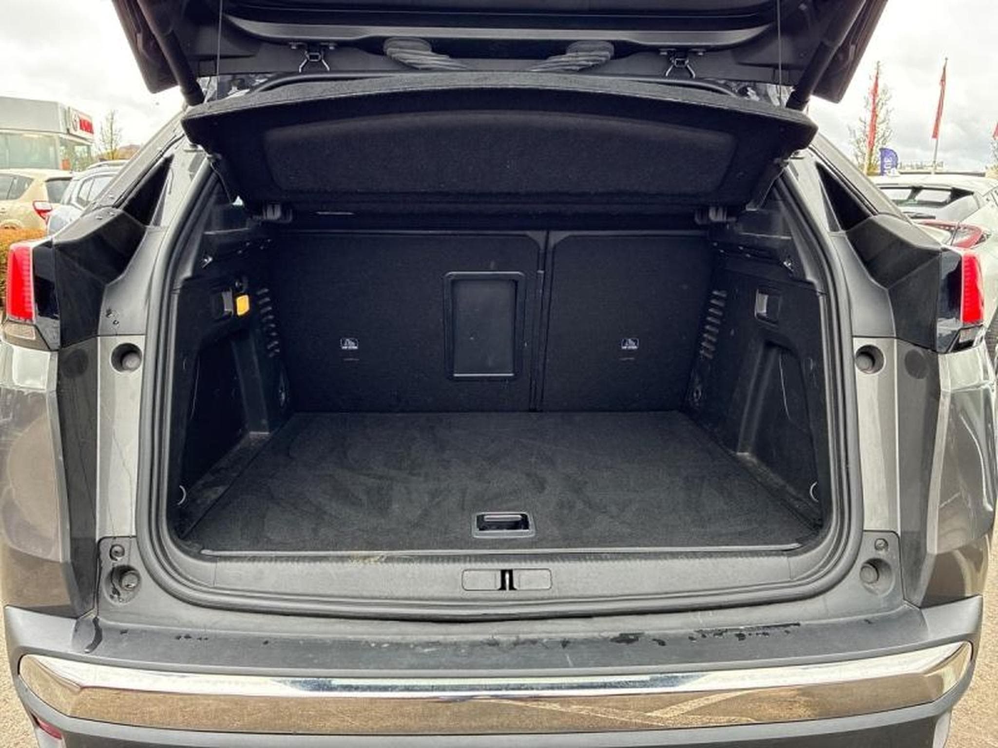 PEUGEOT 3008 HYBRID 225ch GT Line e-EAT8 10cv (2020) - Photo 4